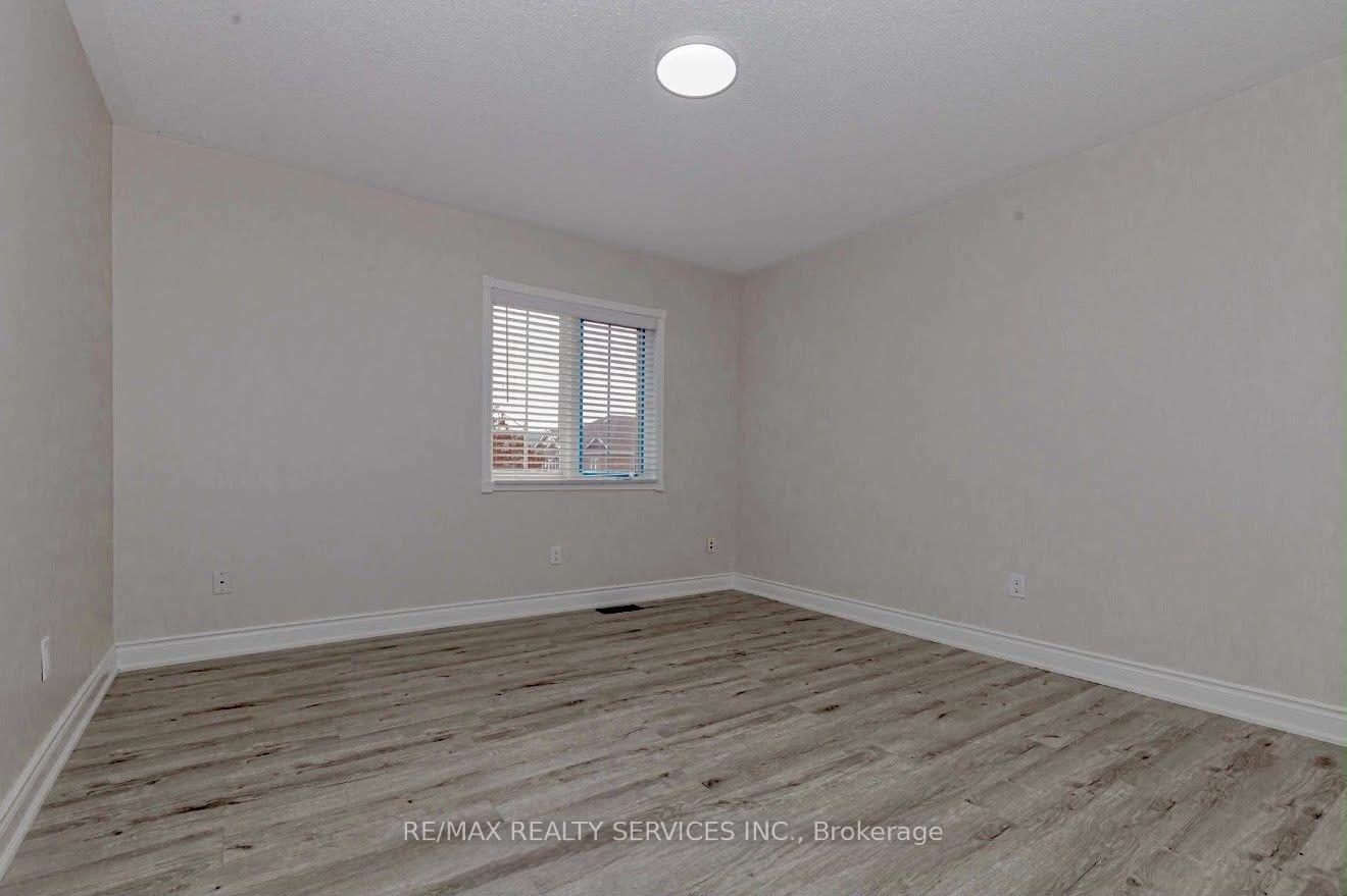 Photo 12 of 86 Heartleaf Crescent, Brampton, Fletcher's Meadow — HOMEH