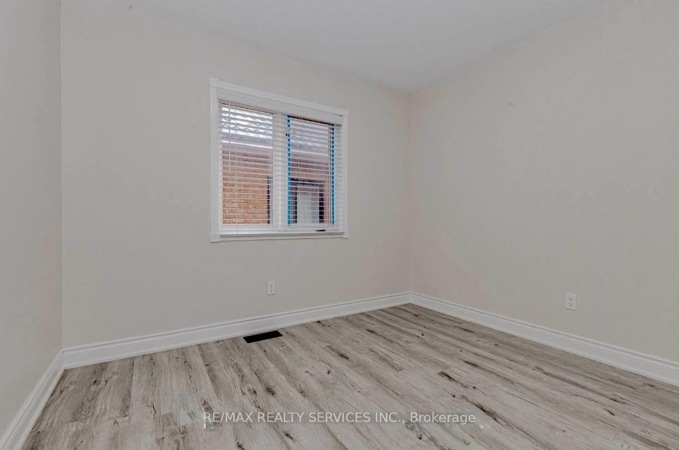 Photo 13 of 86 Heartleaf Crescent, Brampton, Fletcher's Meadow — HOMEH