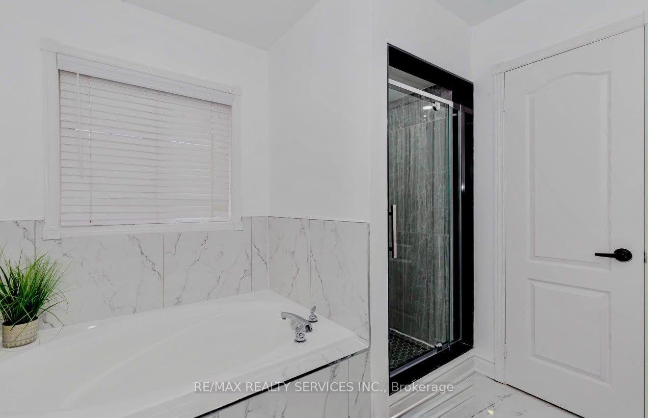 Photo 15 of 86 Heartleaf Crescent, Brampton, Fletcher's Meadow — HOMEH