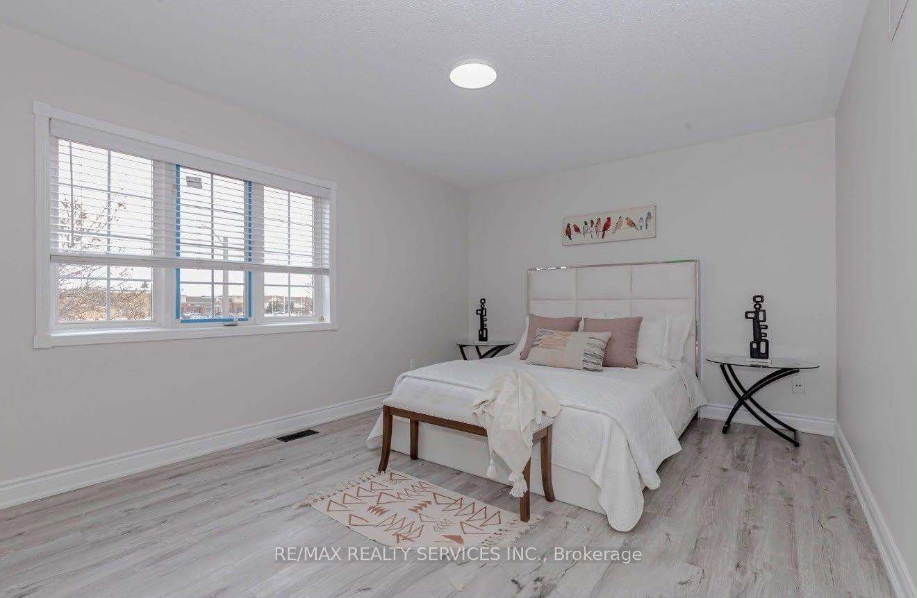Photo 17 of 86 Heartleaf Crescent, Brampton, Fletcher's Meadow — HOMEH