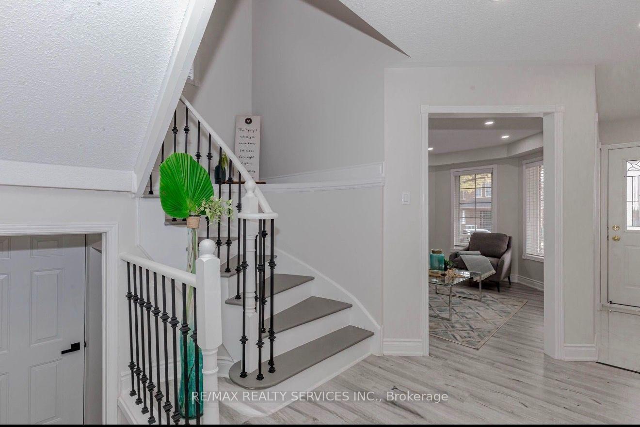Photo 11 of 86 Heartleaf Crescent, Brampton, Fletcher's Meadow — HOMEH