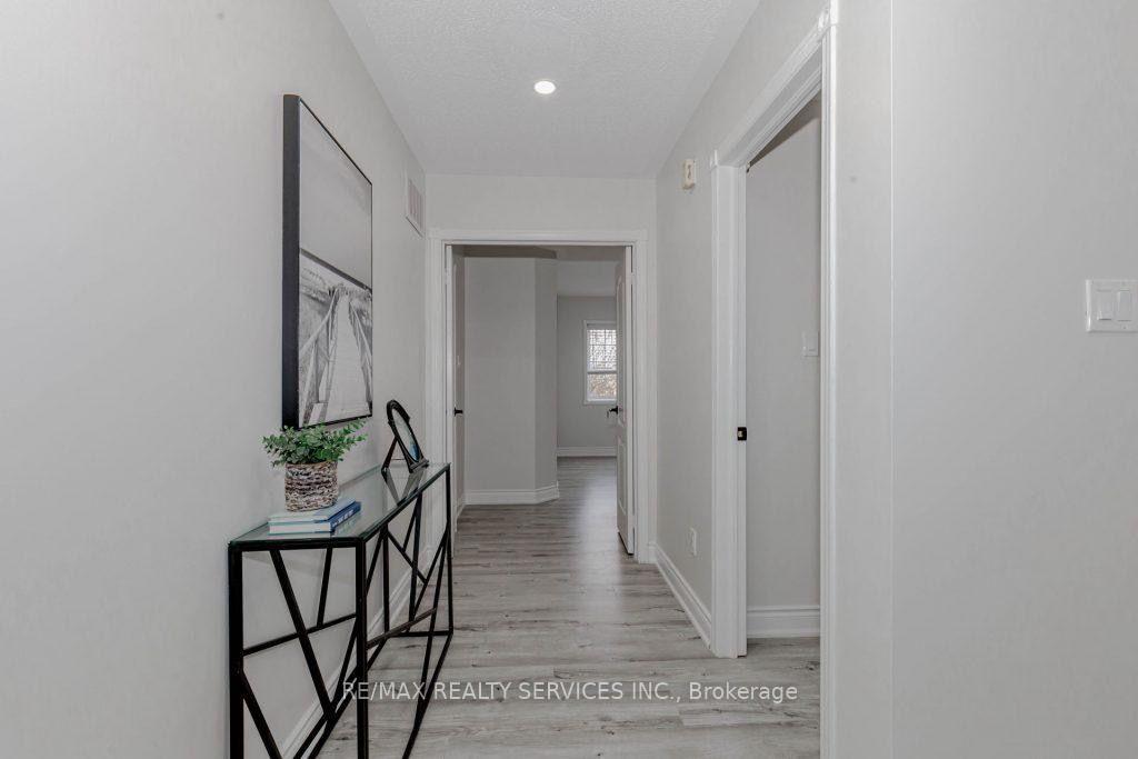 Photo 16 of 86 Heartleaf Crescent, Brampton, Fletcher's Meadow — HOMEH