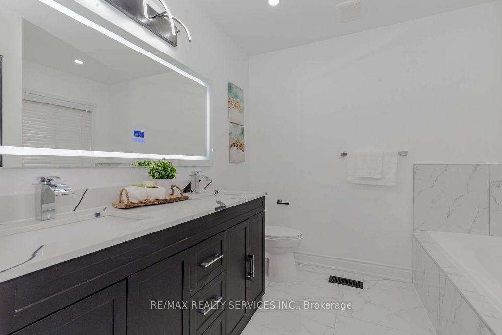 Photo 20 of 86 Heartleaf Crescent, Brampton, Fletcher's Meadow — HOMEH