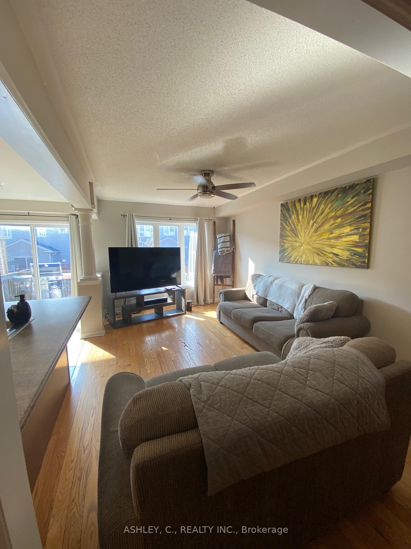 Photo 5 of 104 James Govan Drive, Whitby, Port Whitby — HOMEH