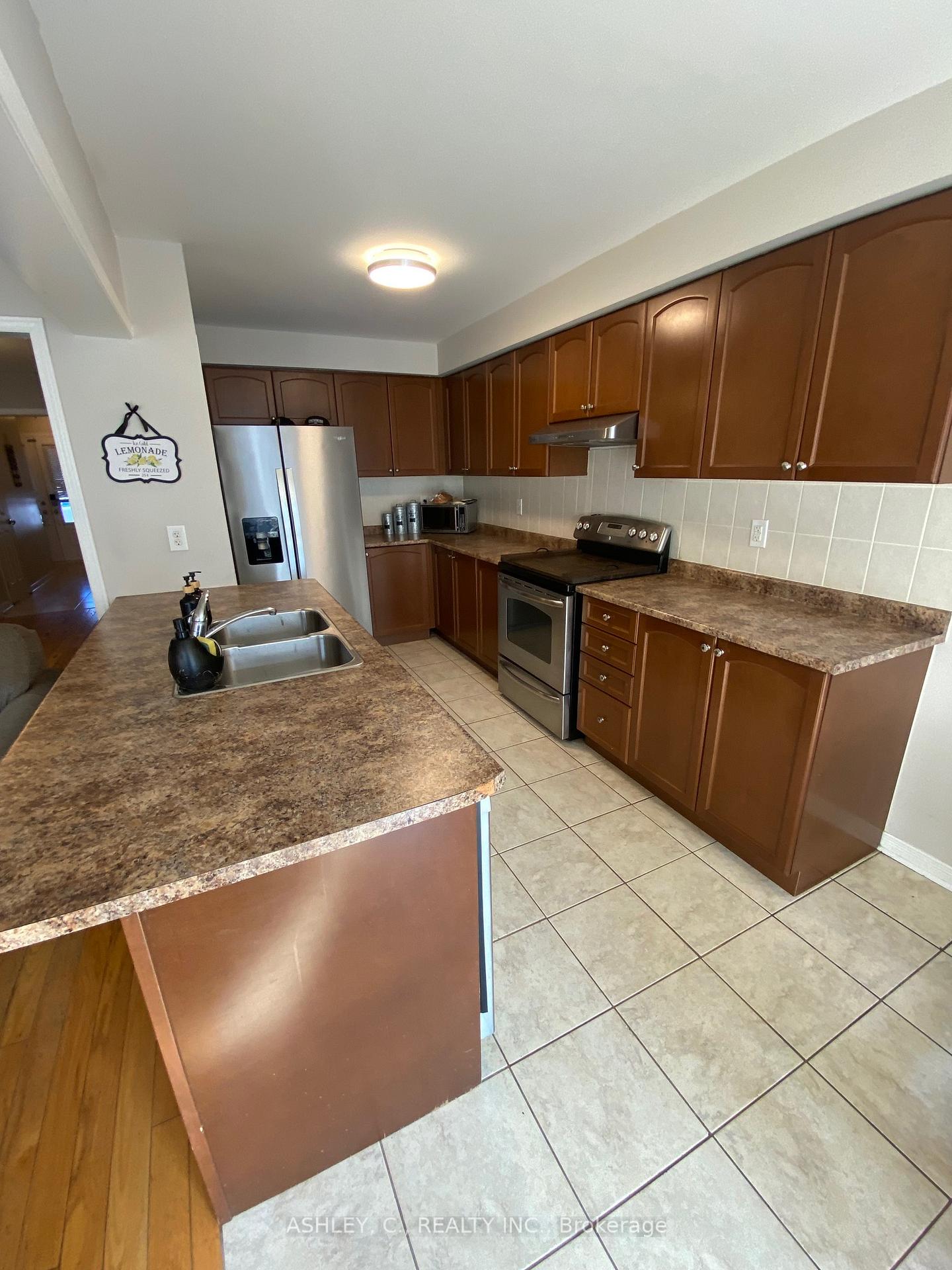 Photo 6 of 104 James Govan Drive, Whitby, Port Whitby — HOMEH
