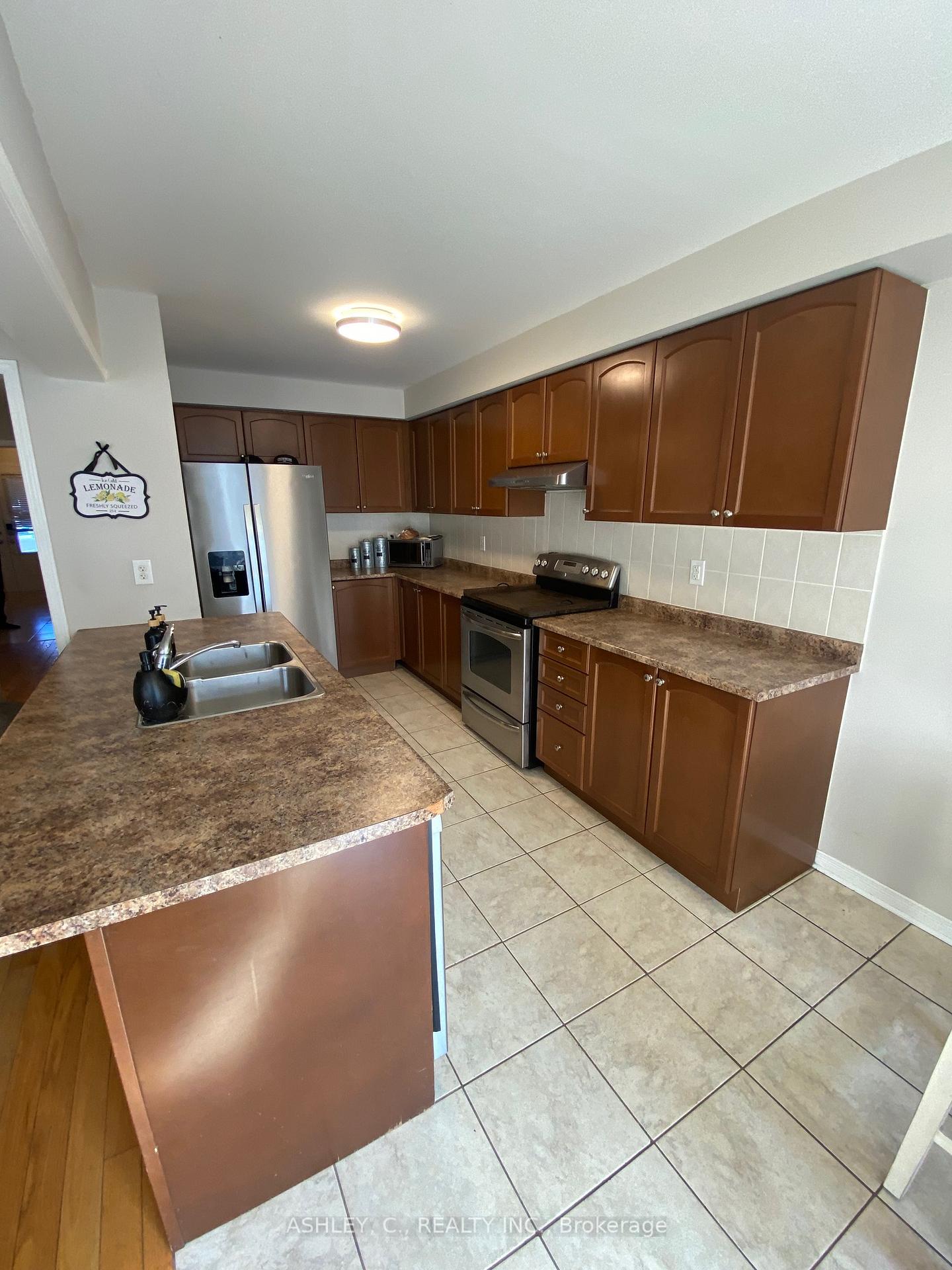 Photo 7 of 104 James Govan Drive, Whitby, Port Whitby — HOMEH