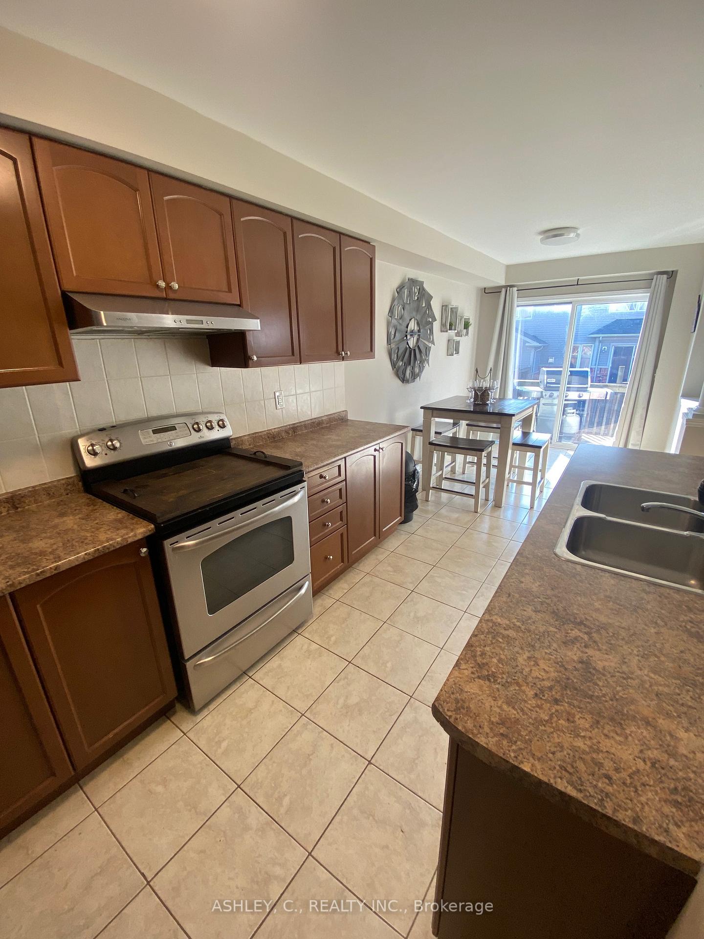 Photo 8 of 104 James Govan Drive, Whitby, Port Whitby — HOMEH