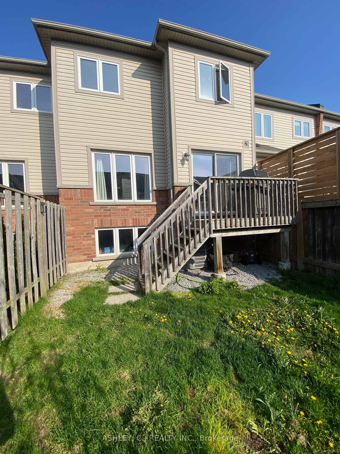 Photo 19 of 104 James Govan Drive, Whitby, Port Whitby — HOMEH