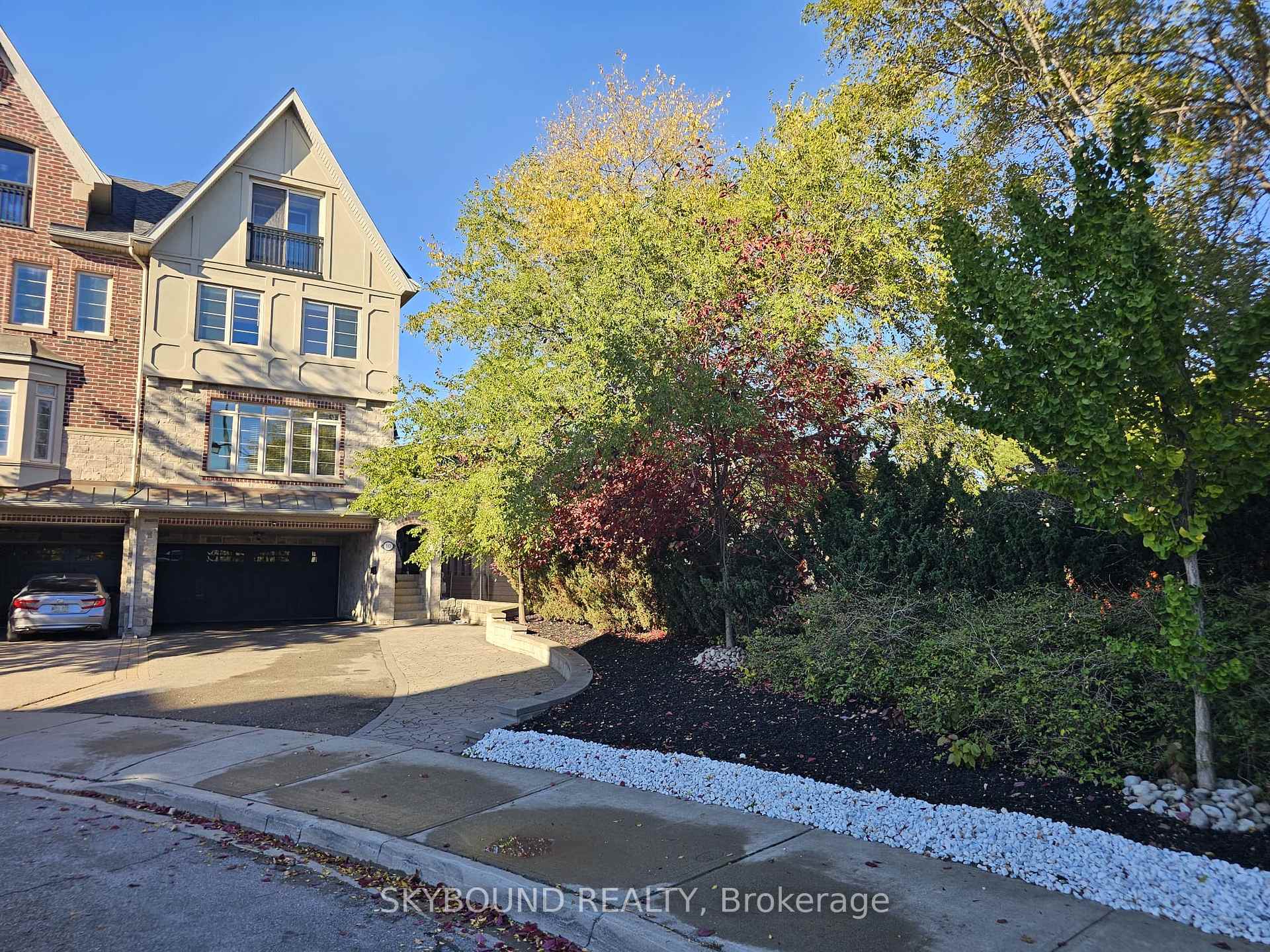 Photo 1 of 10 Gala Lane, Etobicoke, Stonegate-Queensway — HOMEH