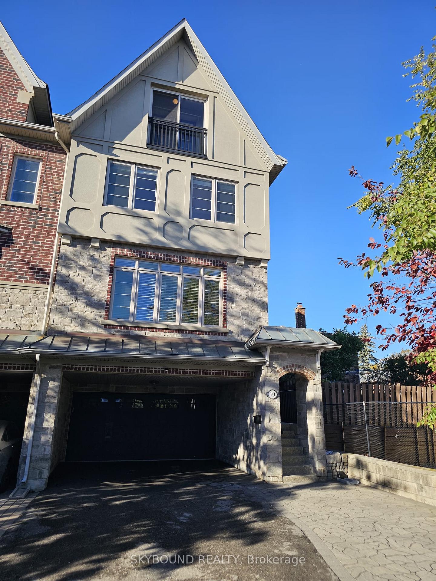 Photo 3 of 10 Gala Lane, Etobicoke, Stonegate-Queensway — HOMEH