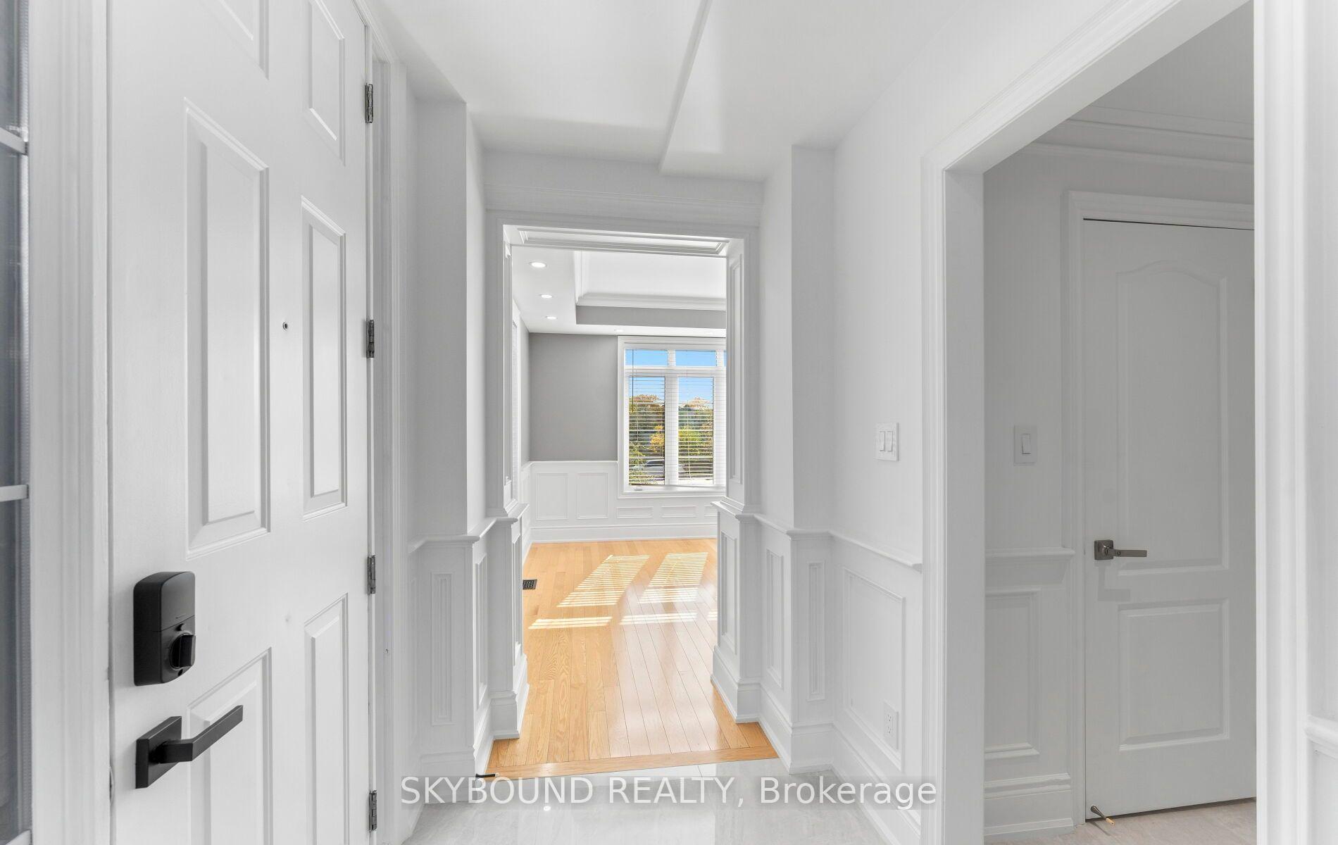 Photo 6 of 10 Gala Lane, Etobicoke, Stonegate-Queensway — HOMEH