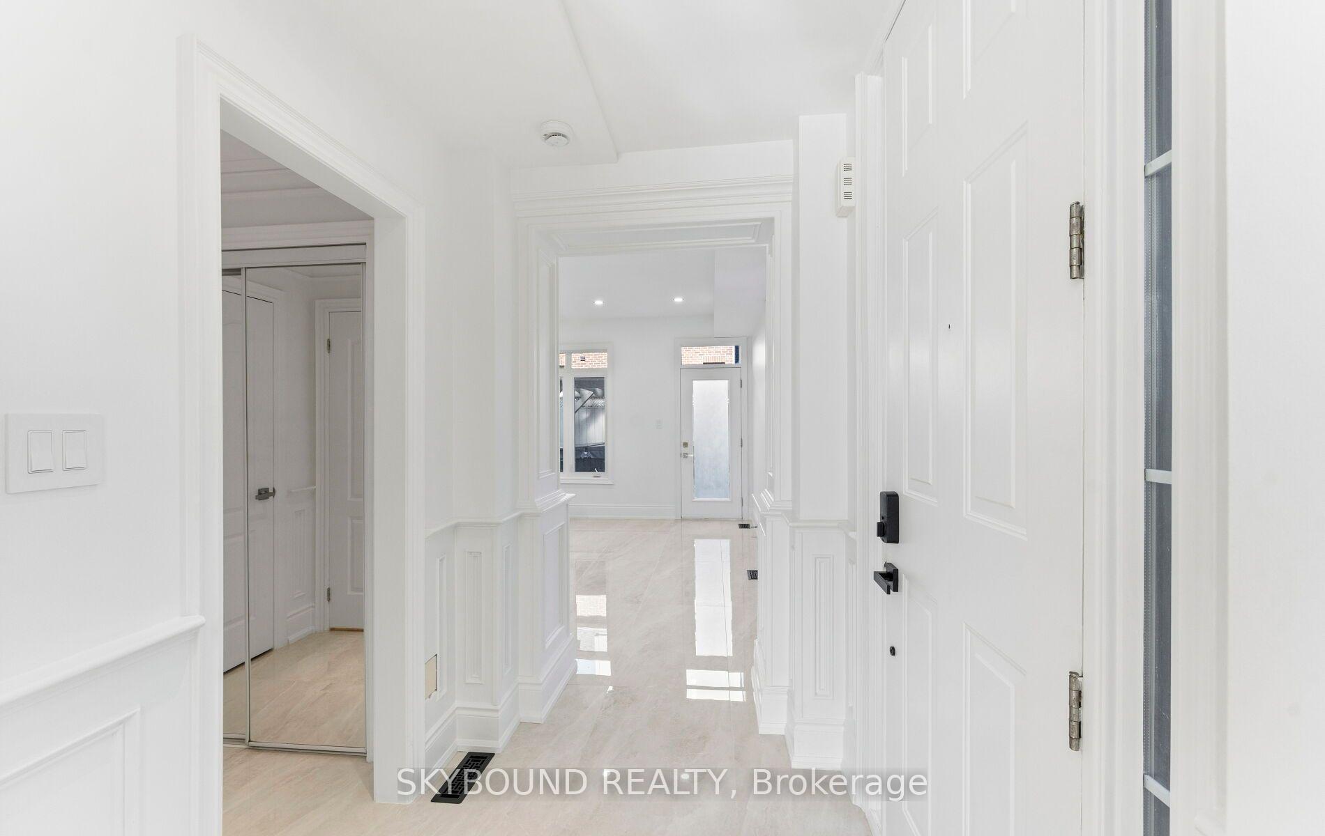 Photo 7 of 10 Gala Lane, Etobicoke, Stonegate-Queensway — HOMEH