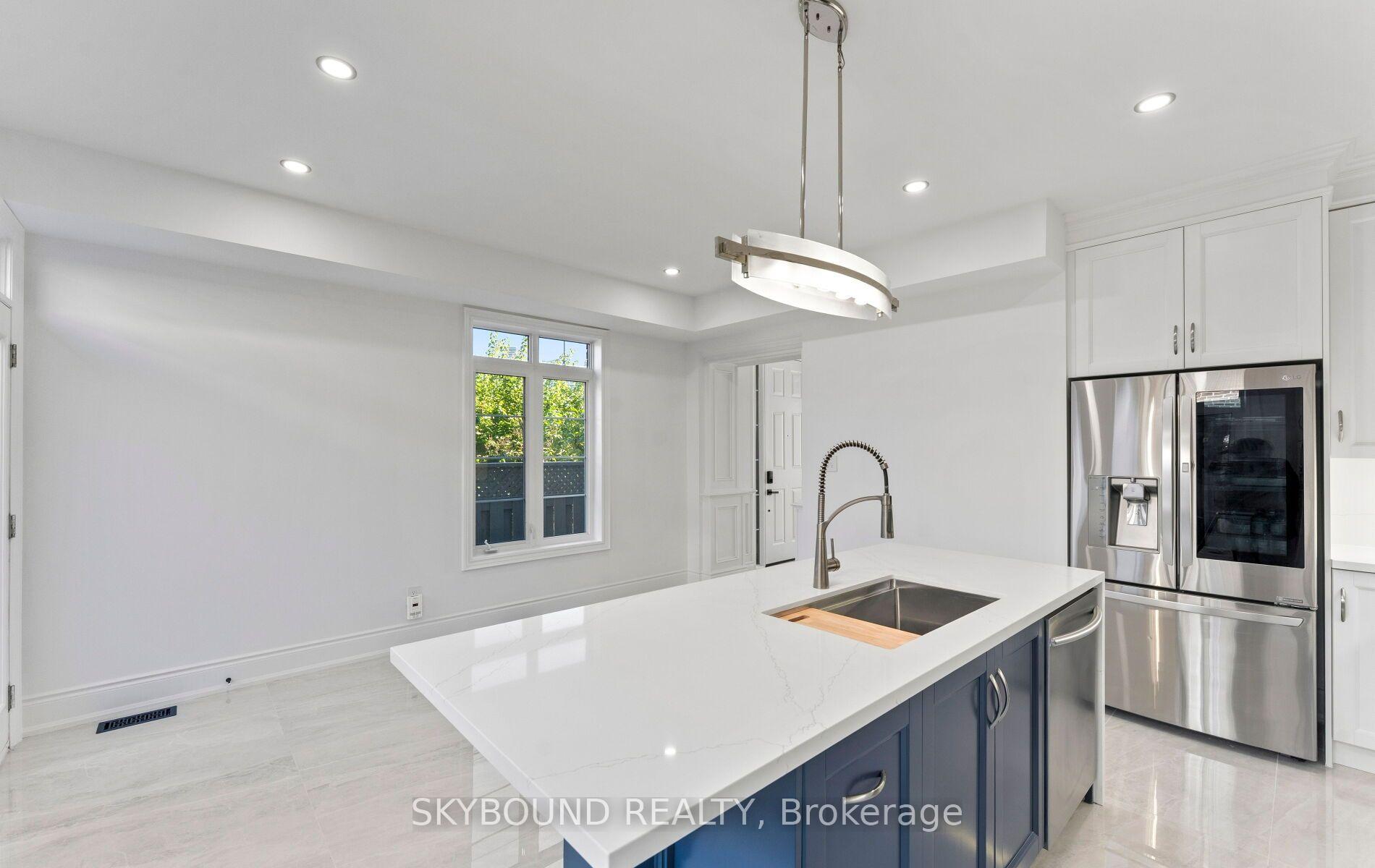 Photo 10 of 10 Gala Lane, Etobicoke, Stonegate-Queensway — HOMEH