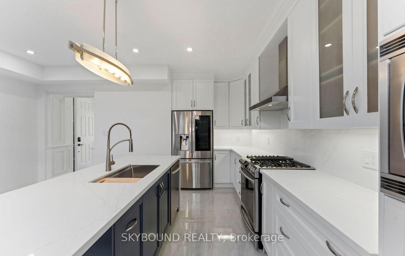 Photo 14 of 10 Gala Lane, Etobicoke, Stonegate-Queensway — HOMEH