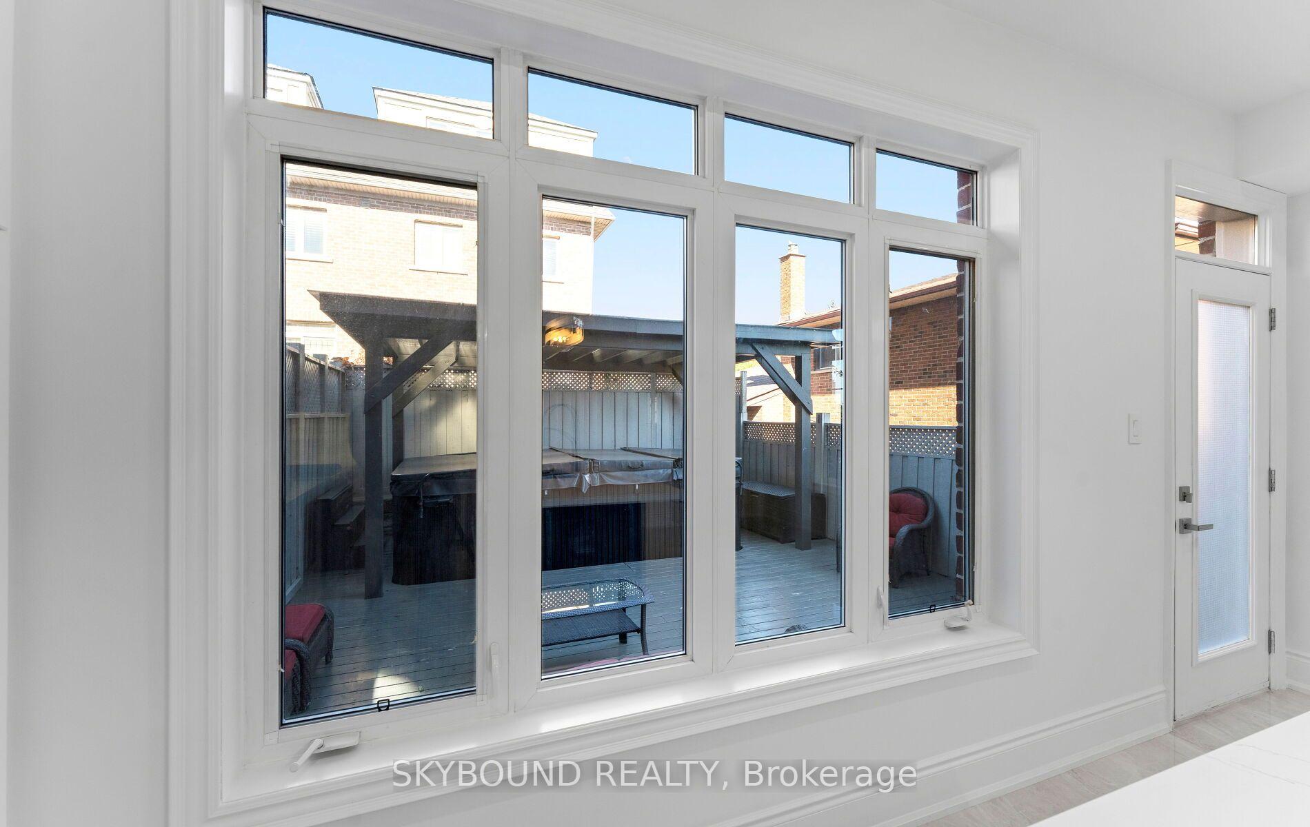 Photo 15 of 10 Gala Lane, Etobicoke, Stonegate-Queensway — HOMEH