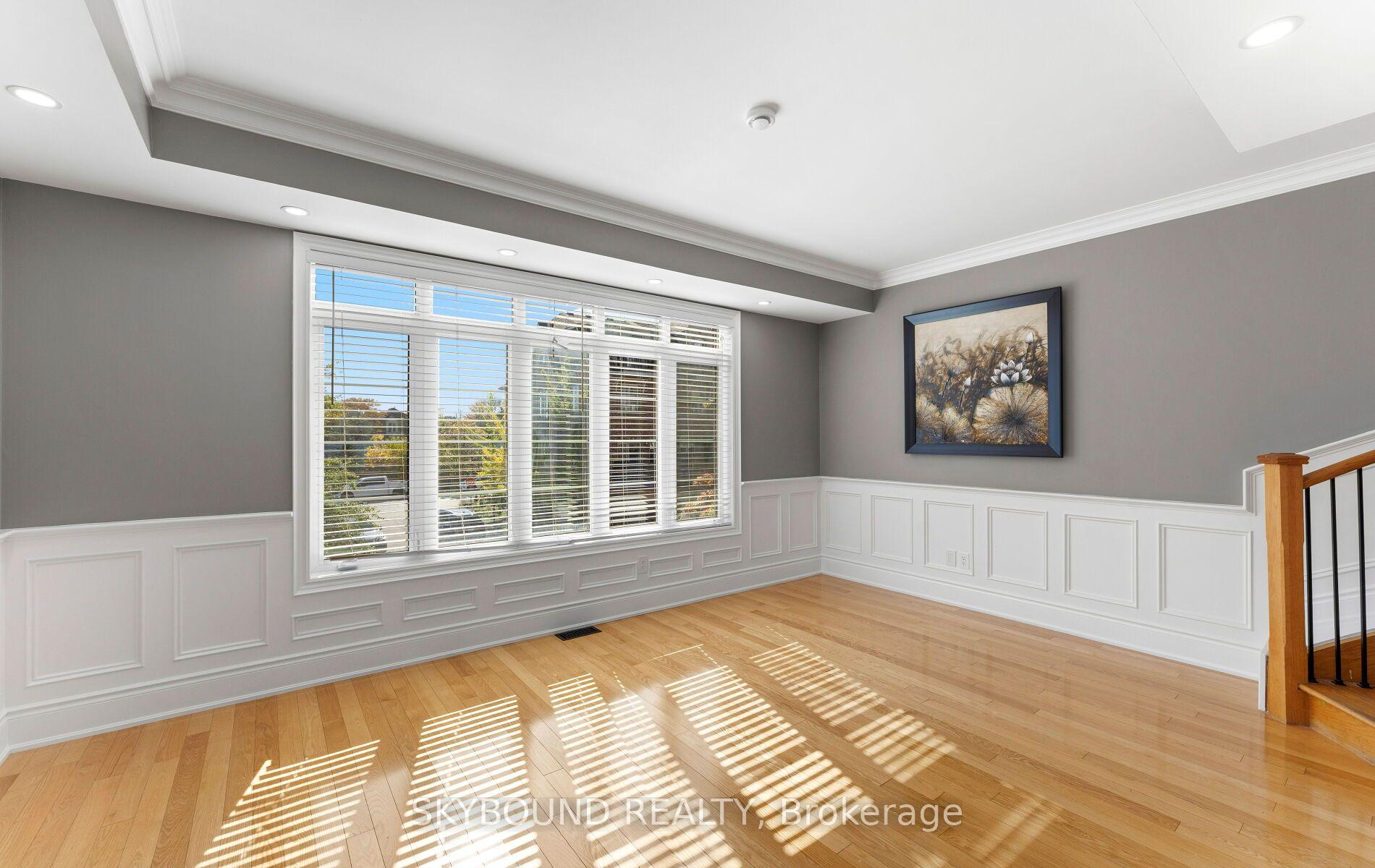 Photo 16 of 10 Gala Lane, Etobicoke, Stonegate-Queensway — HOMEH
