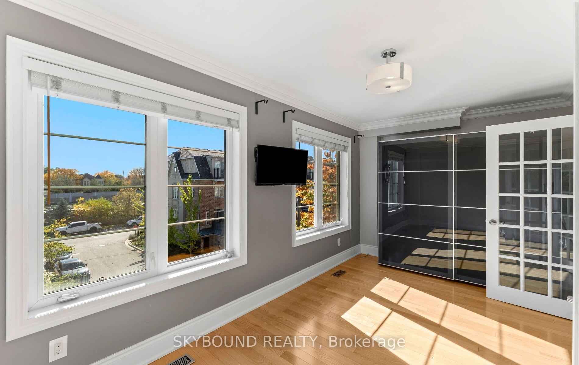 Photo 18 of 10 Gala Lane, Etobicoke, Stonegate-Queensway — HOMEH