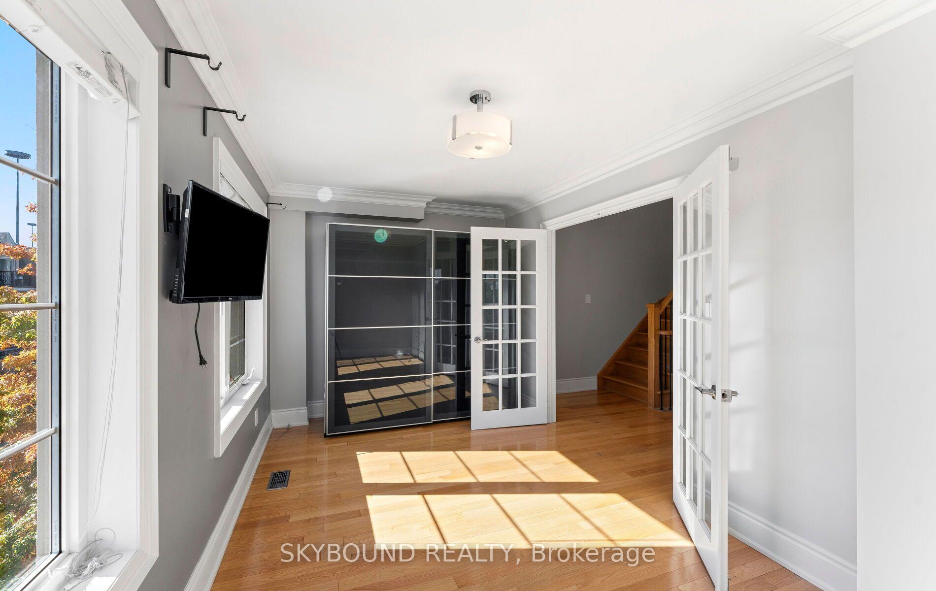 Photo 19 of 10 Gala Lane, Etobicoke, Stonegate-Queensway — HOMEH