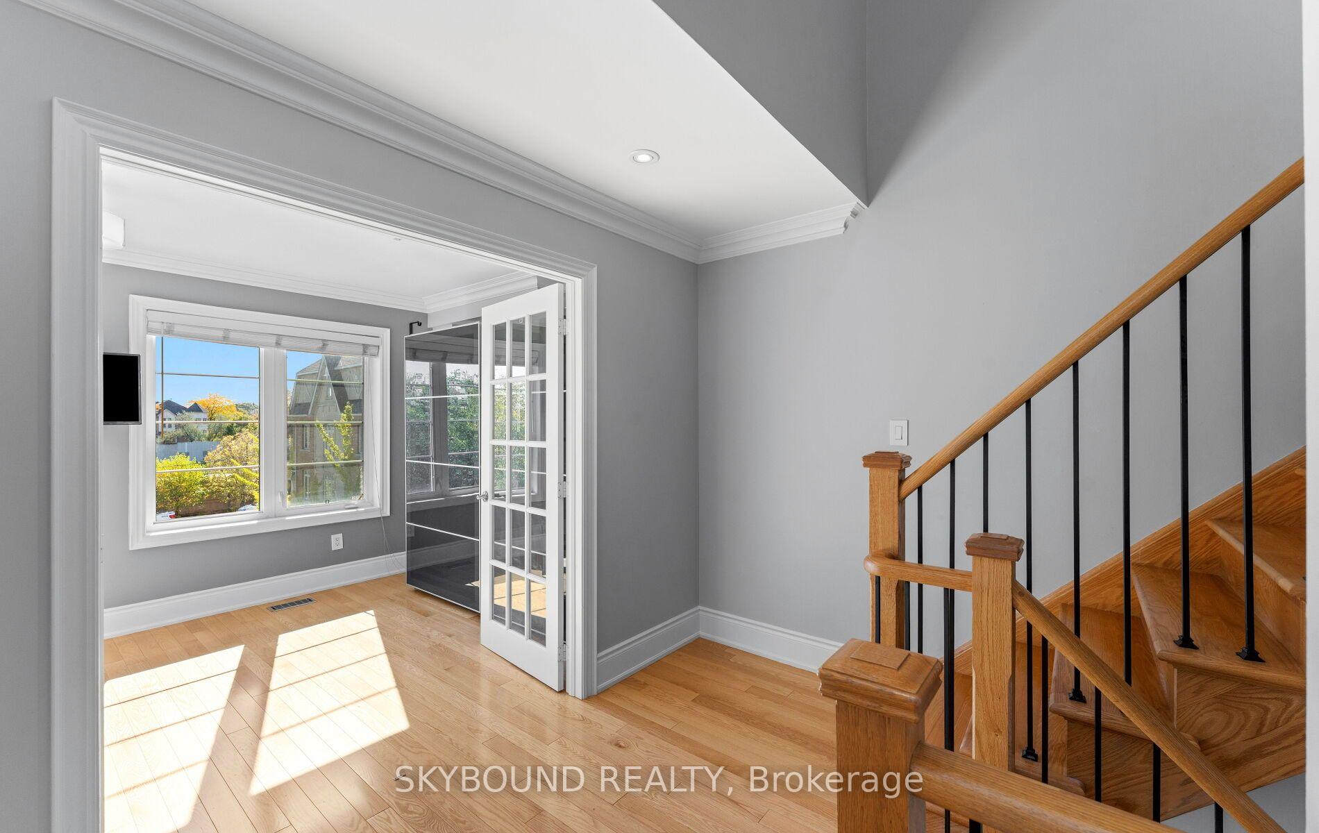 Photo 21 of 10 Gala Lane, Etobicoke, Stonegate-Queensway — HOMEH