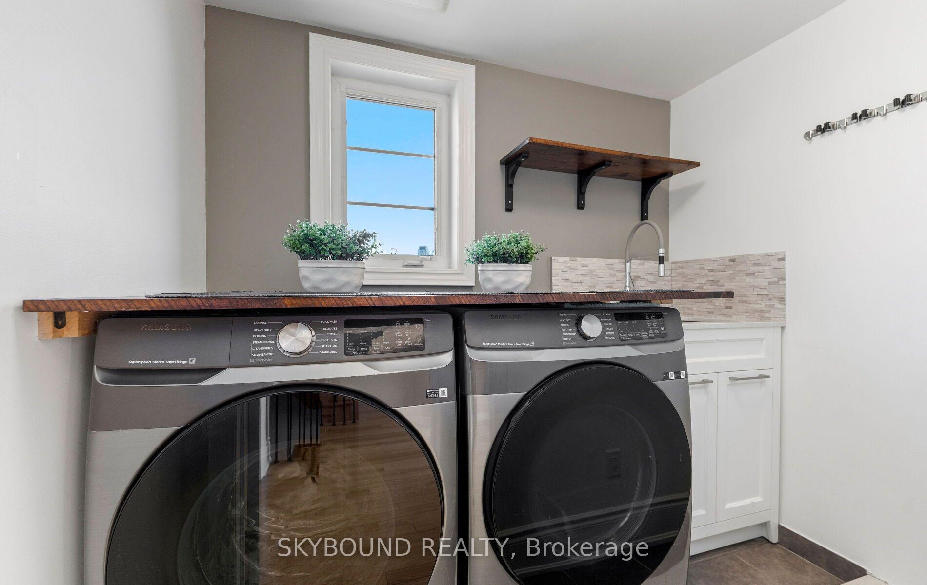 Photo 24 of 10 Gala Lane, Etobicoke, Stonegate-Queensway — HOMEH