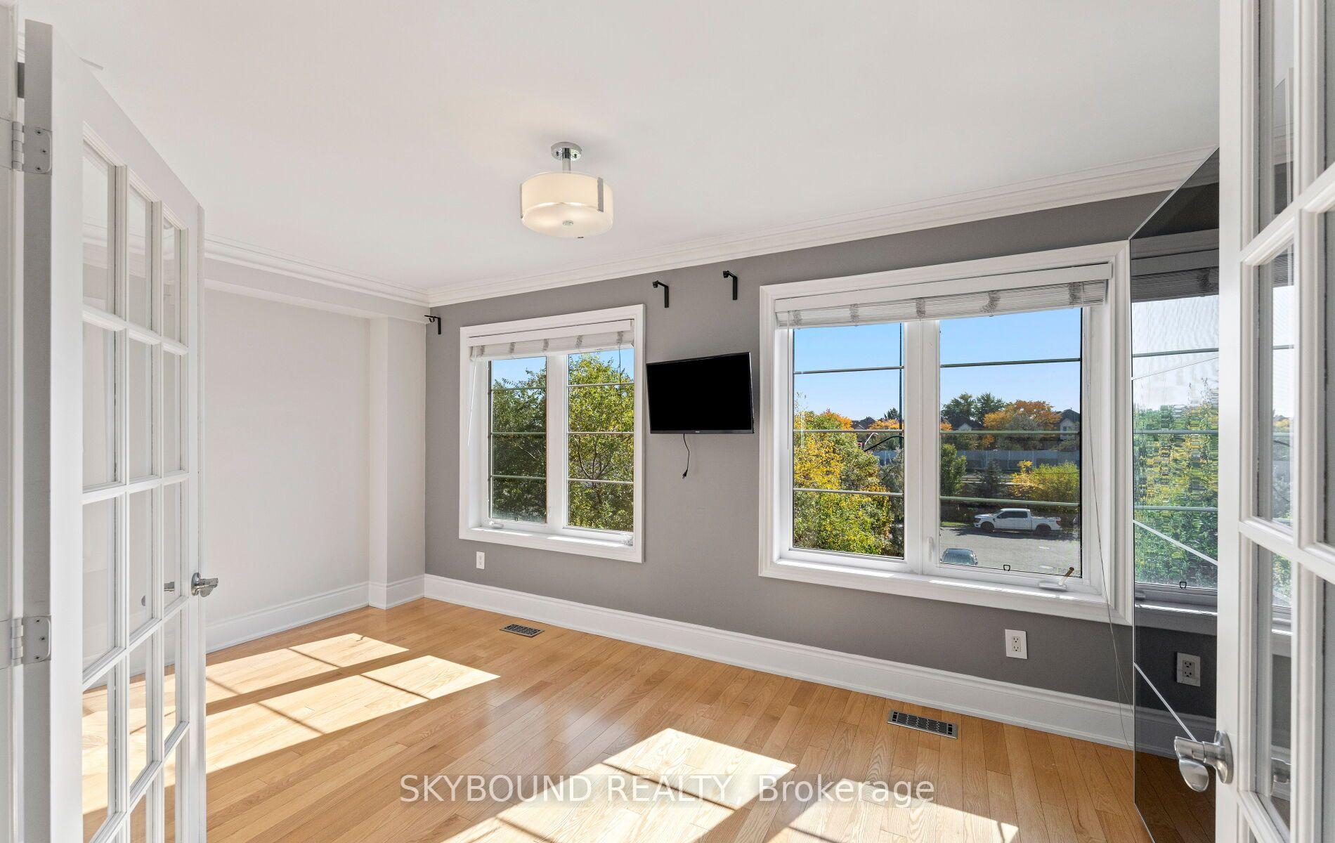 Photo 26 of 10 Gala Lane, Etobicoke, Stonegate-Queensway — HOMEH