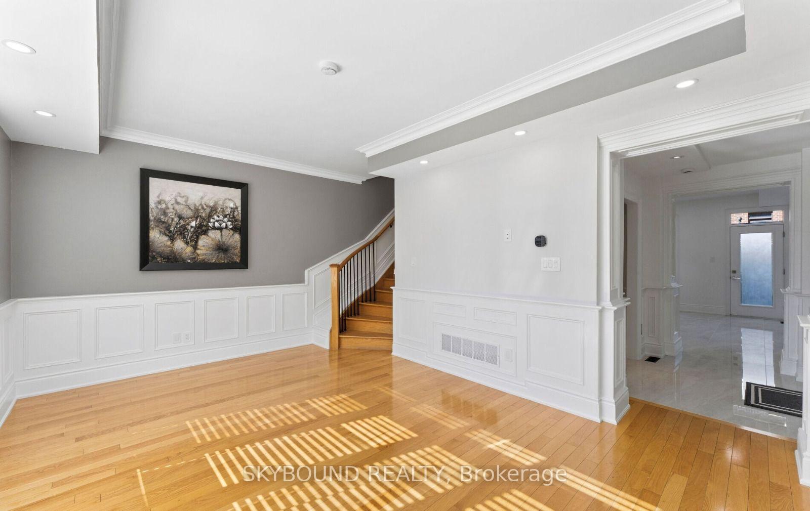 Photo 31 of 10 Gala Lane, Etobicoke, Stonegate-Queensway — HOMEH