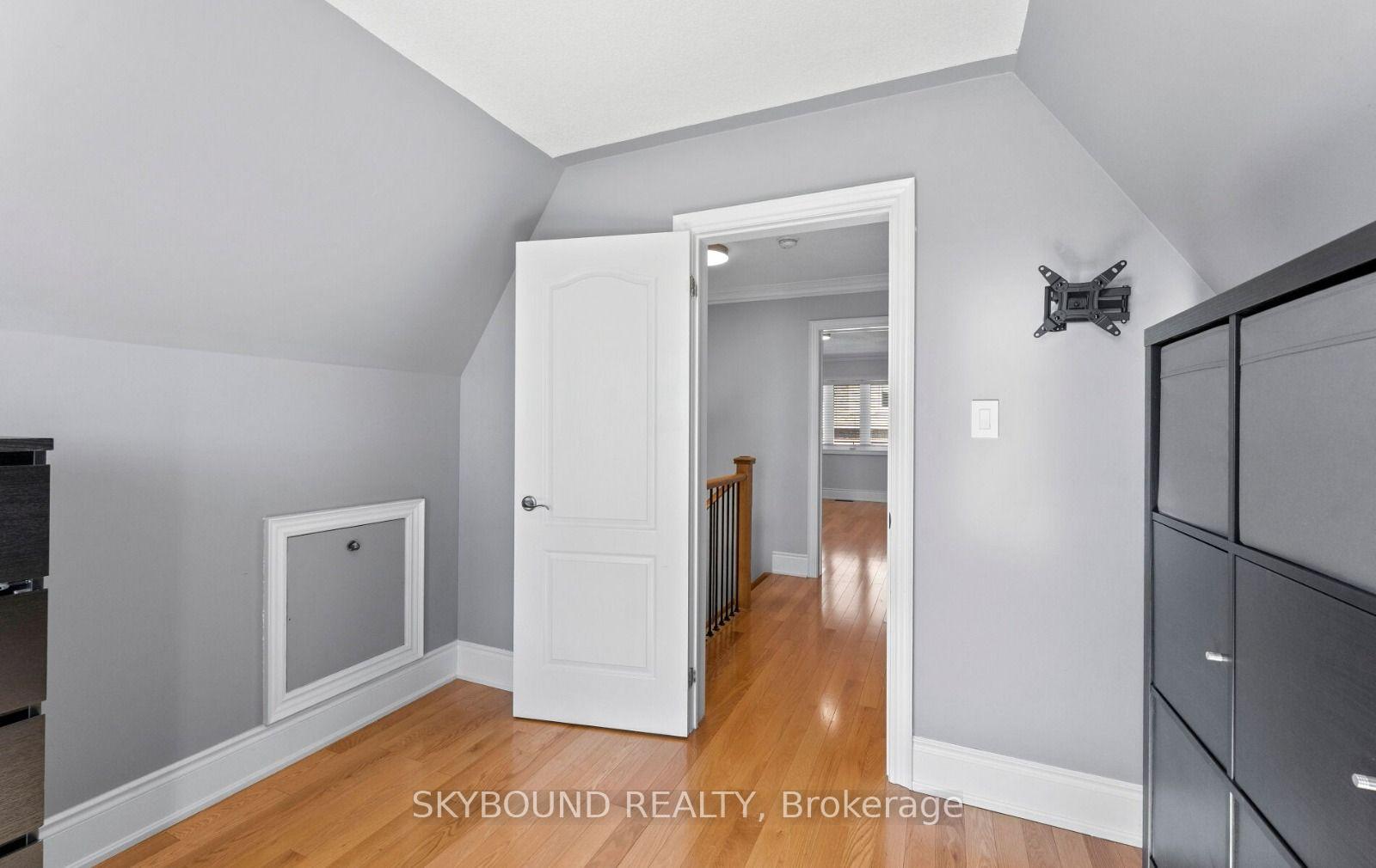Photo 34 of 10 Gala Lane, Etobicoke, Stonegate-Queensway — HOMEH