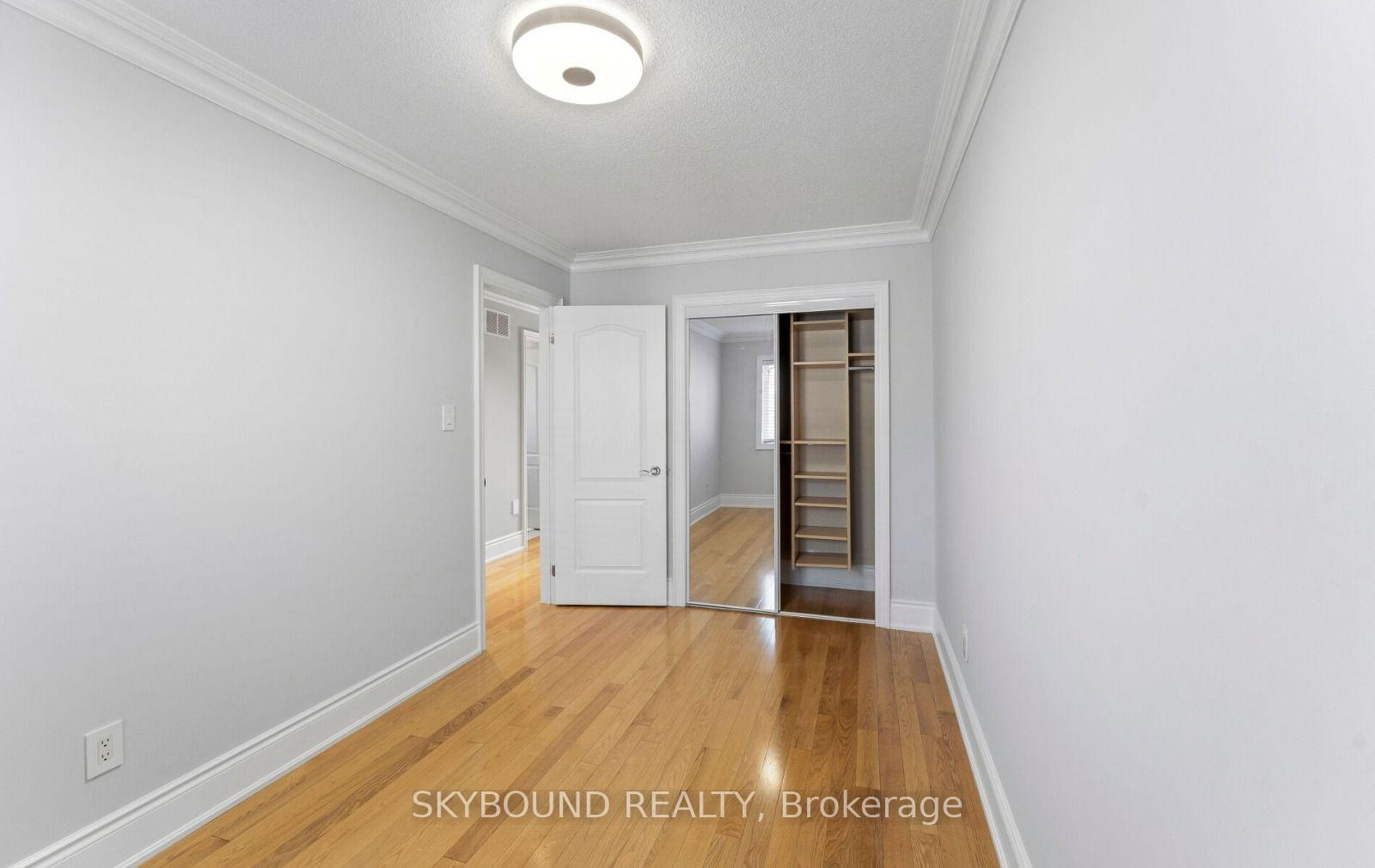Photo 35 of 10 Gala Lane, Etobicoke, Stonegate-Queensway — HOMEH