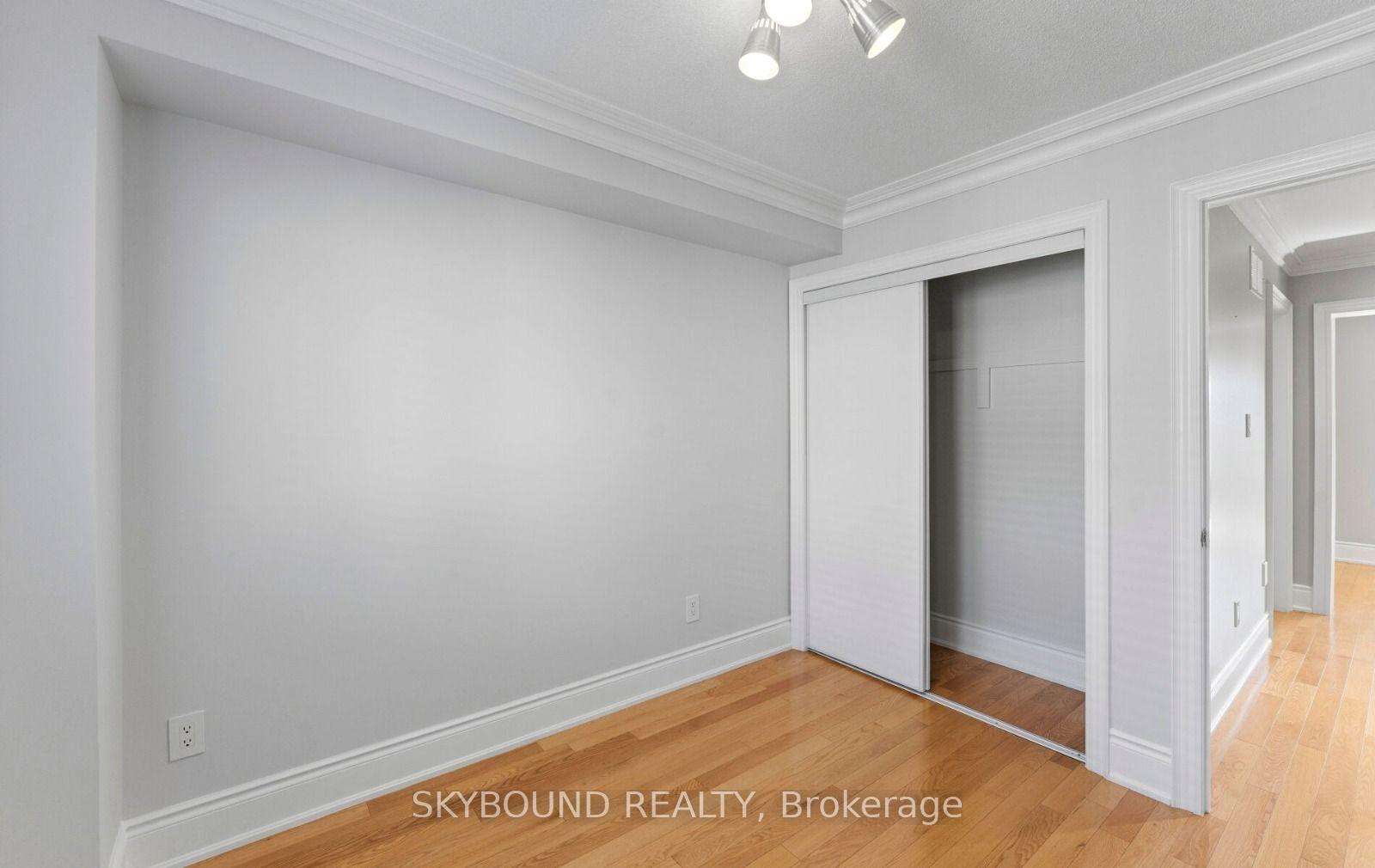Photo 36 of 10 Gala Lane, Etobicoke, Stonegate-Queensway — HOMEH