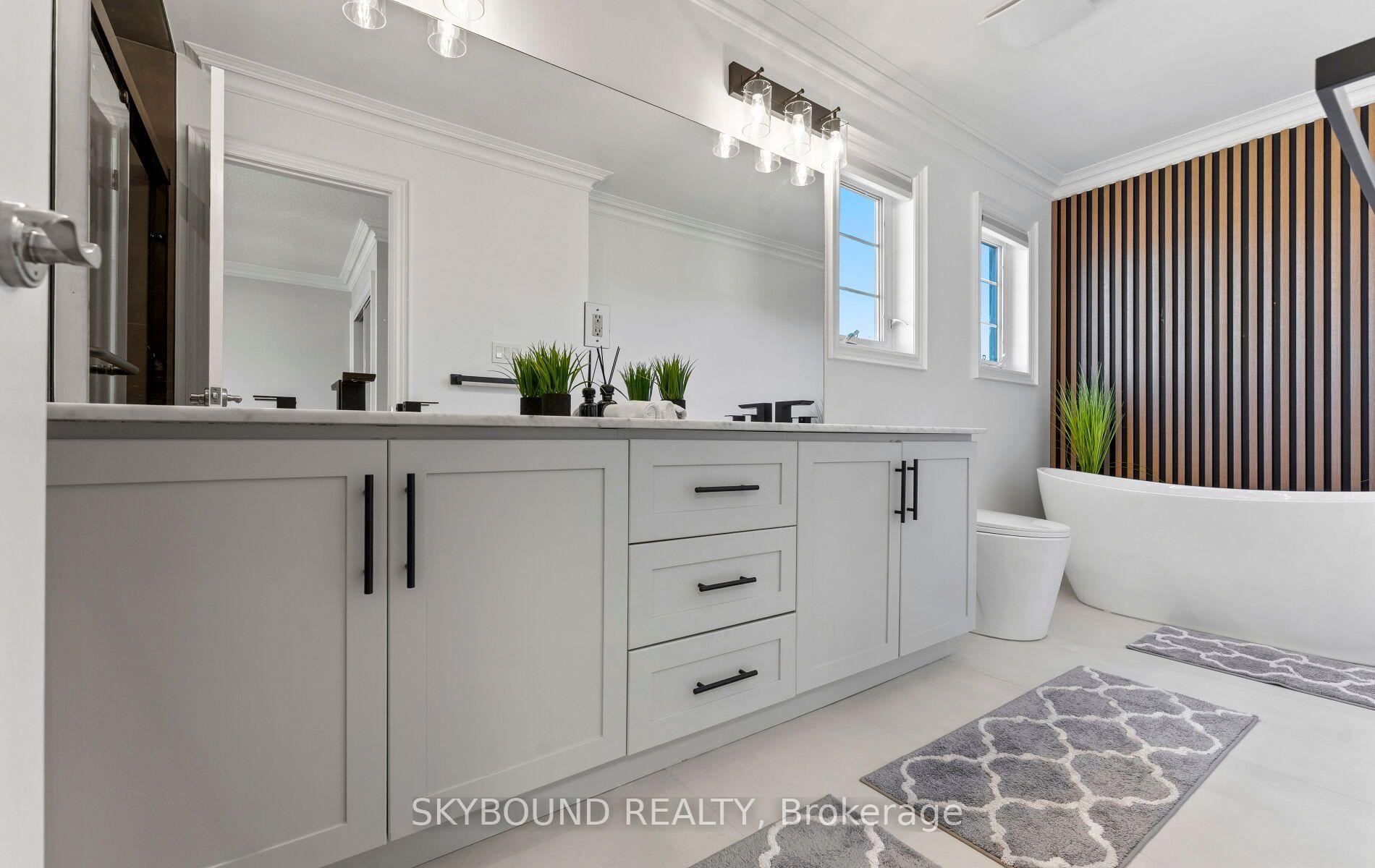 Photo 37 of 10 Gala Lane, Etobicoke, Stonegate-Queensway — HOMEH