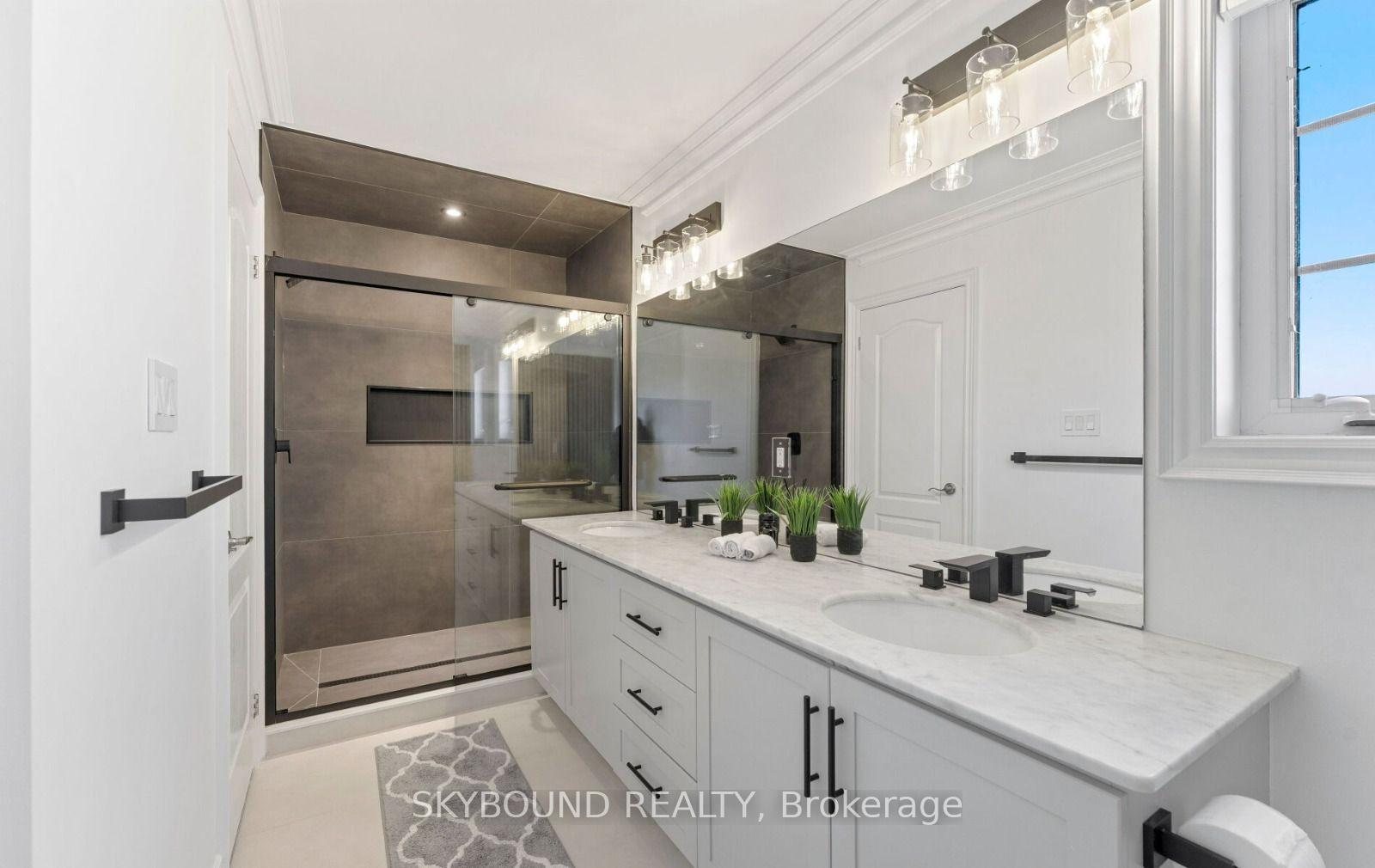 Photo 38 of 10 Gala Lane, Etobicoke, Stonegate-Queensway — HOMEH