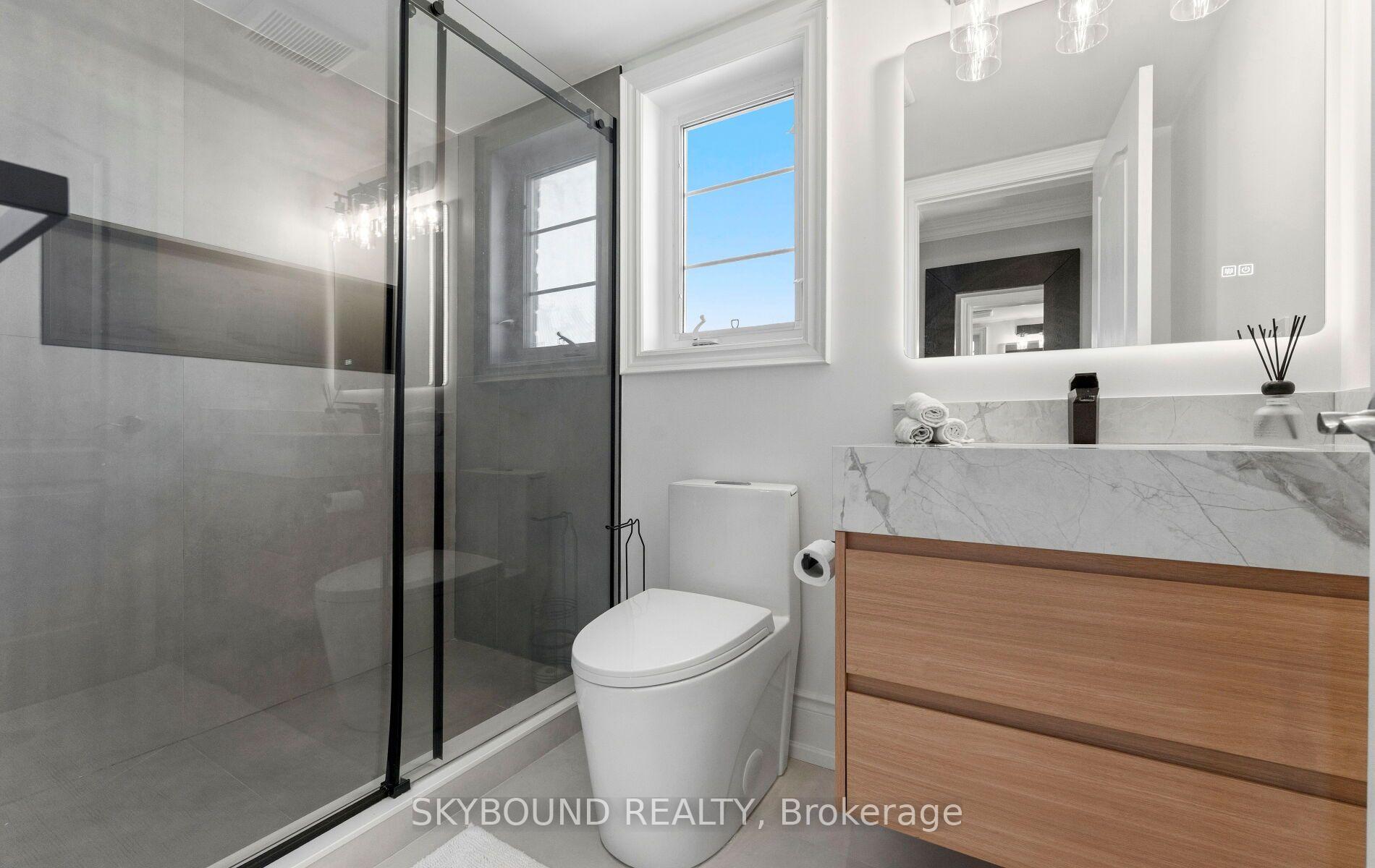 Photo 40 of 10 Gala Lane, Etobicoke, Stonegate-Queensway — HOMEH