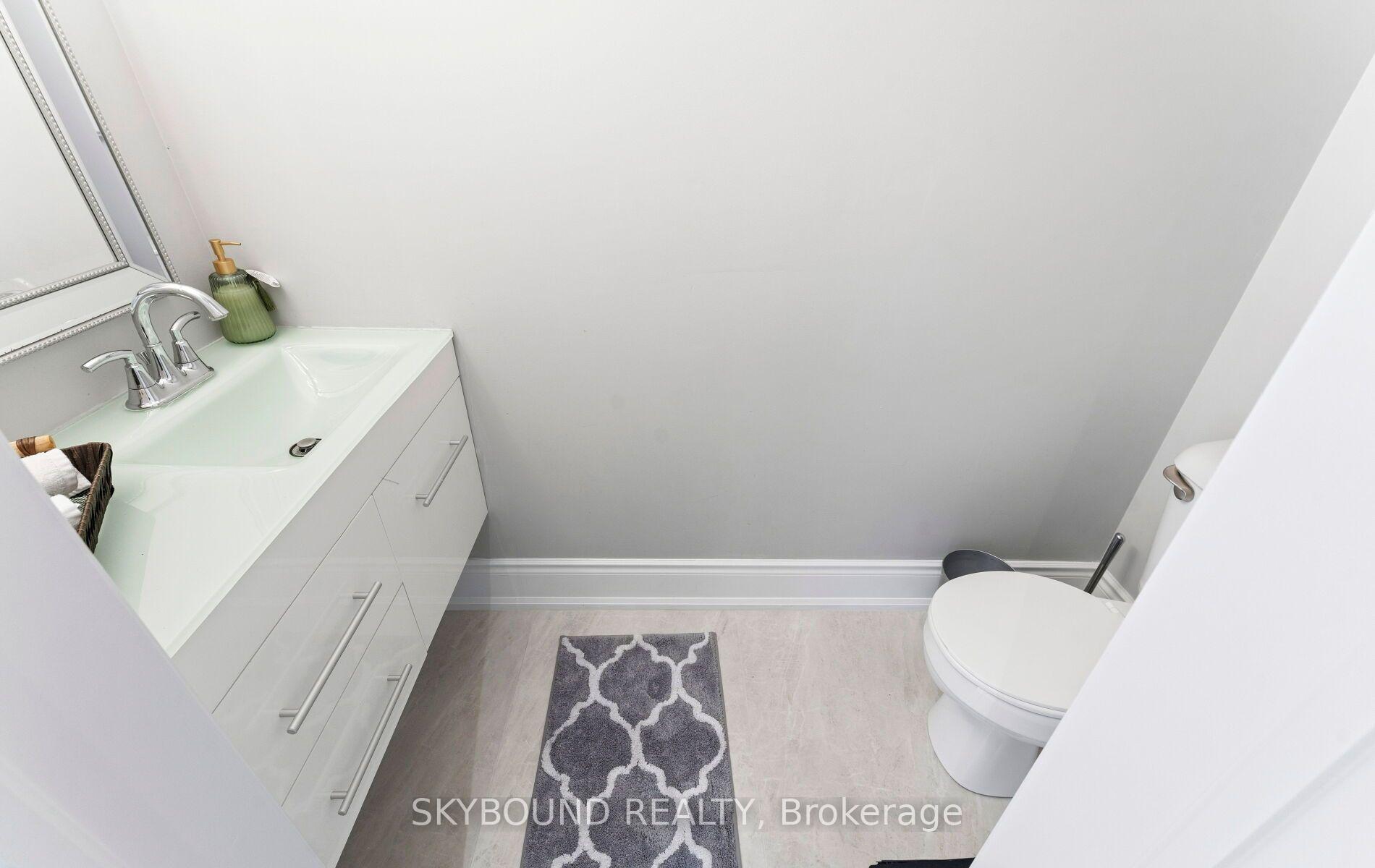 Photo 42 of 10 Gala Lane, Etobicoke, Stonegate-Queensway — HOMEH