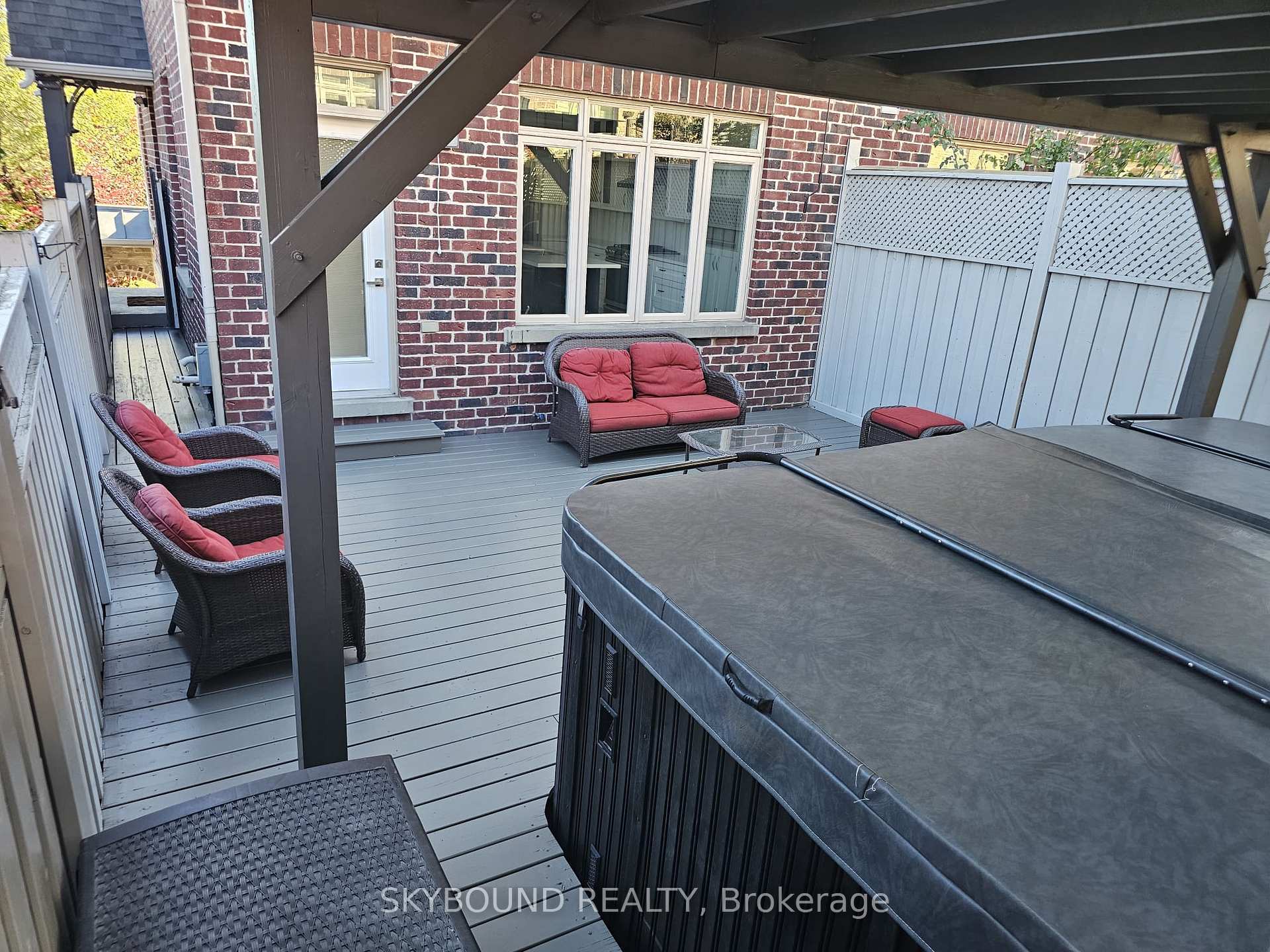 Photo 43 of 10 Gala Lane, Etobicoke, Stonegate-Queensway — HOMEH
