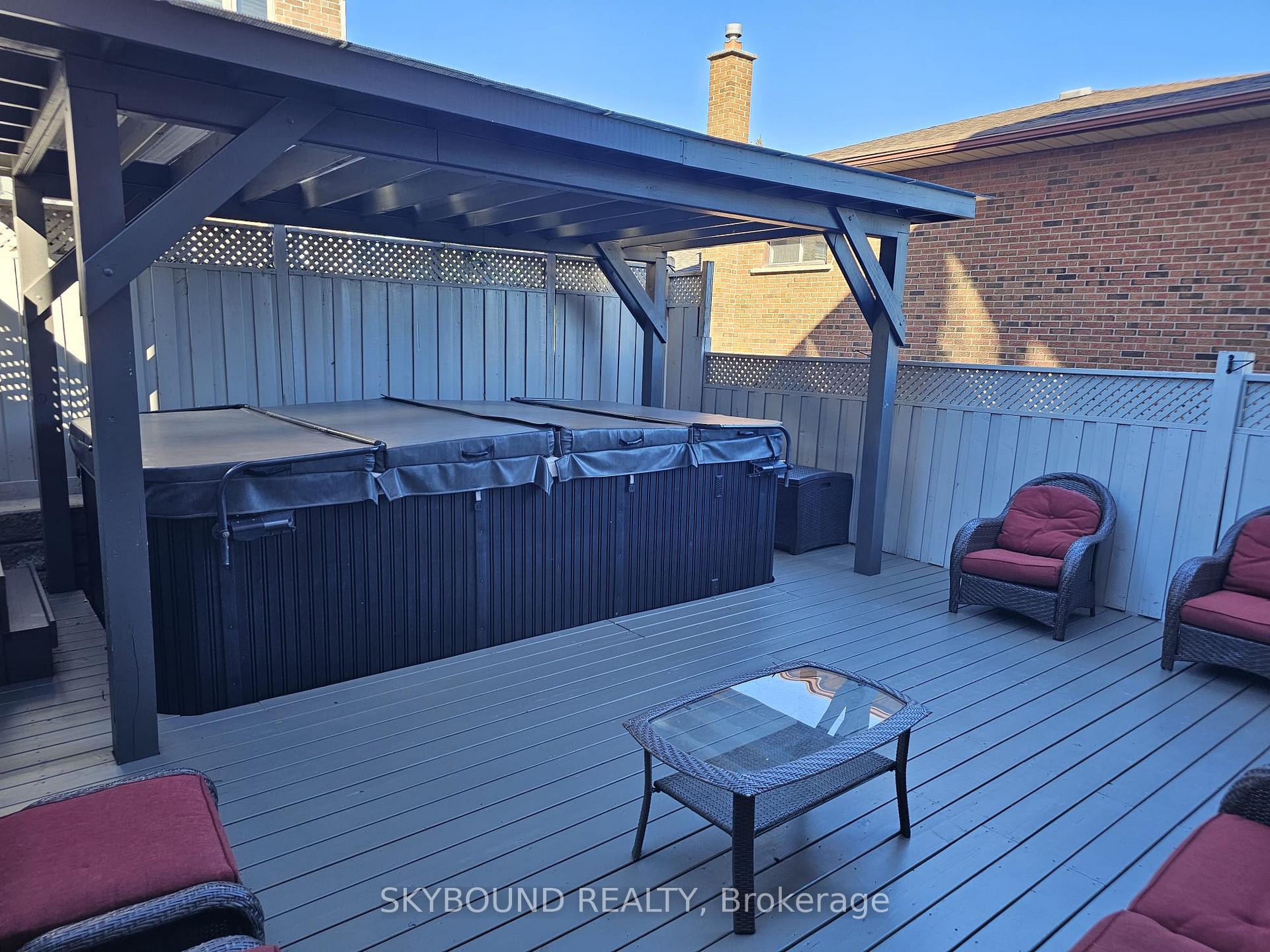 Photo 46 of 10 Gala Lane, Etobicoke, Stonegate-Queensway — HOMEH