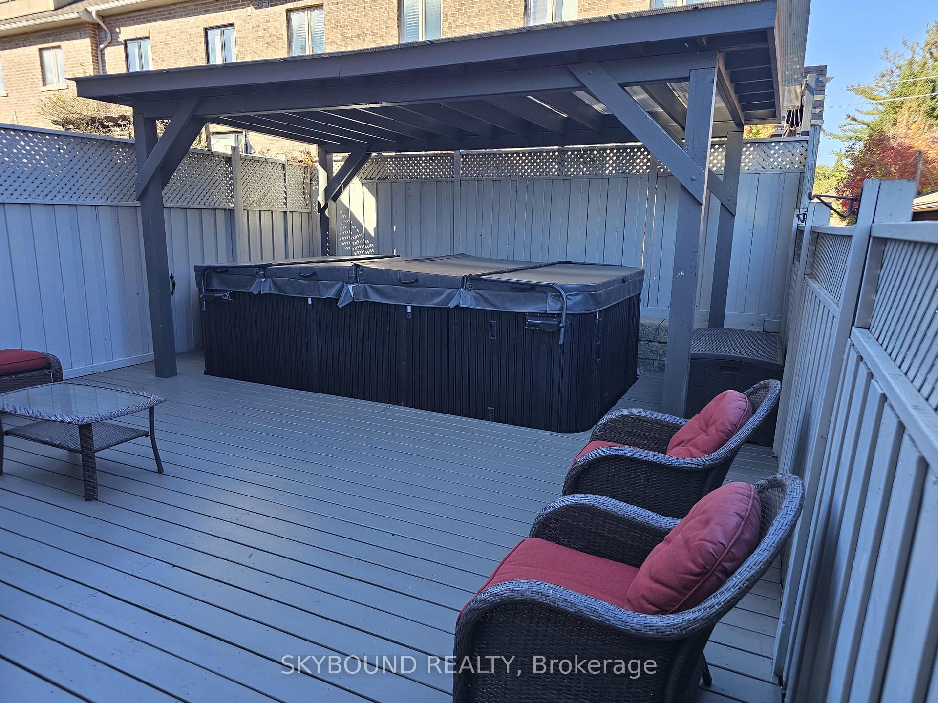 Photo 47 of 10 Gala Lane, Etobicoke, Stonegate-Queensway — HOMEH