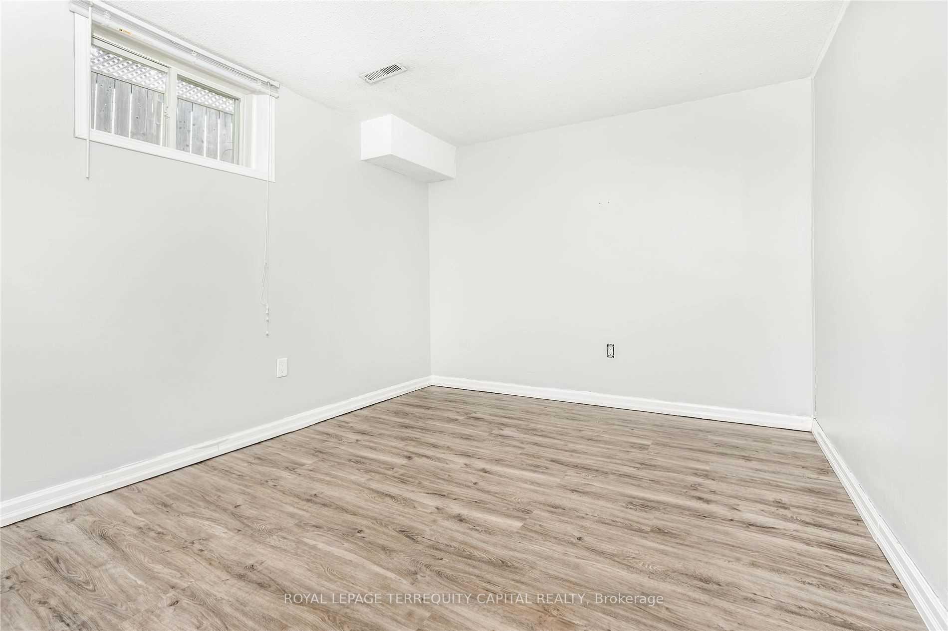 Photo 6 of Unit Lower, 25 Whitehorn Crescent, Barrie, Holly — HOMEH