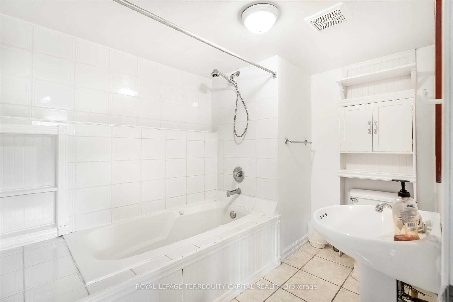 Photo 8 of Unit Lower, 25 Whitehorn Crescent, Barrie, Holly — HOMEH