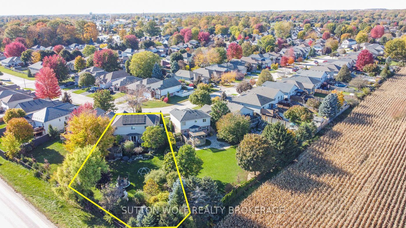 Photo 3 of 67 Willow Crescent, Strathroy-Caradoc, SE — HOMEH