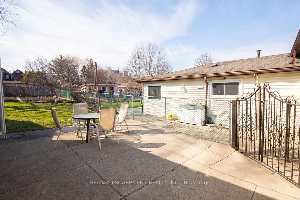 Photo 12 of 91 Pearl Street N, Hamilton, Strathcona — HOMEH