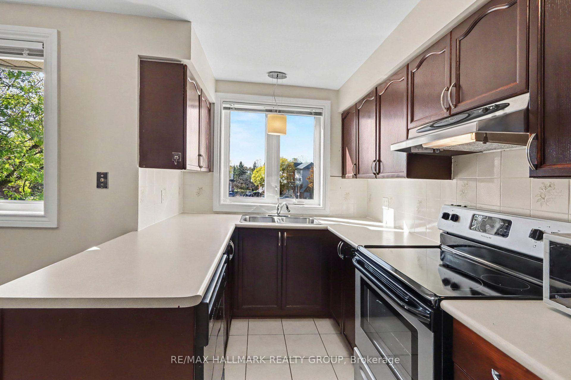 Photo 6 of 109 Briston Private, Ottawa, Hunt Club Park — HOMEH