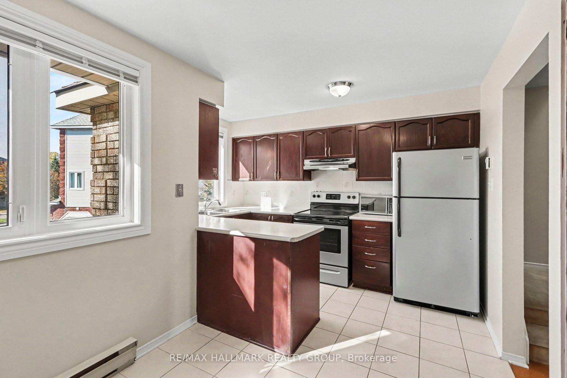 Photo 7 of 109 Briston Private, Ottawa, Hunt Club Park — HOMEH