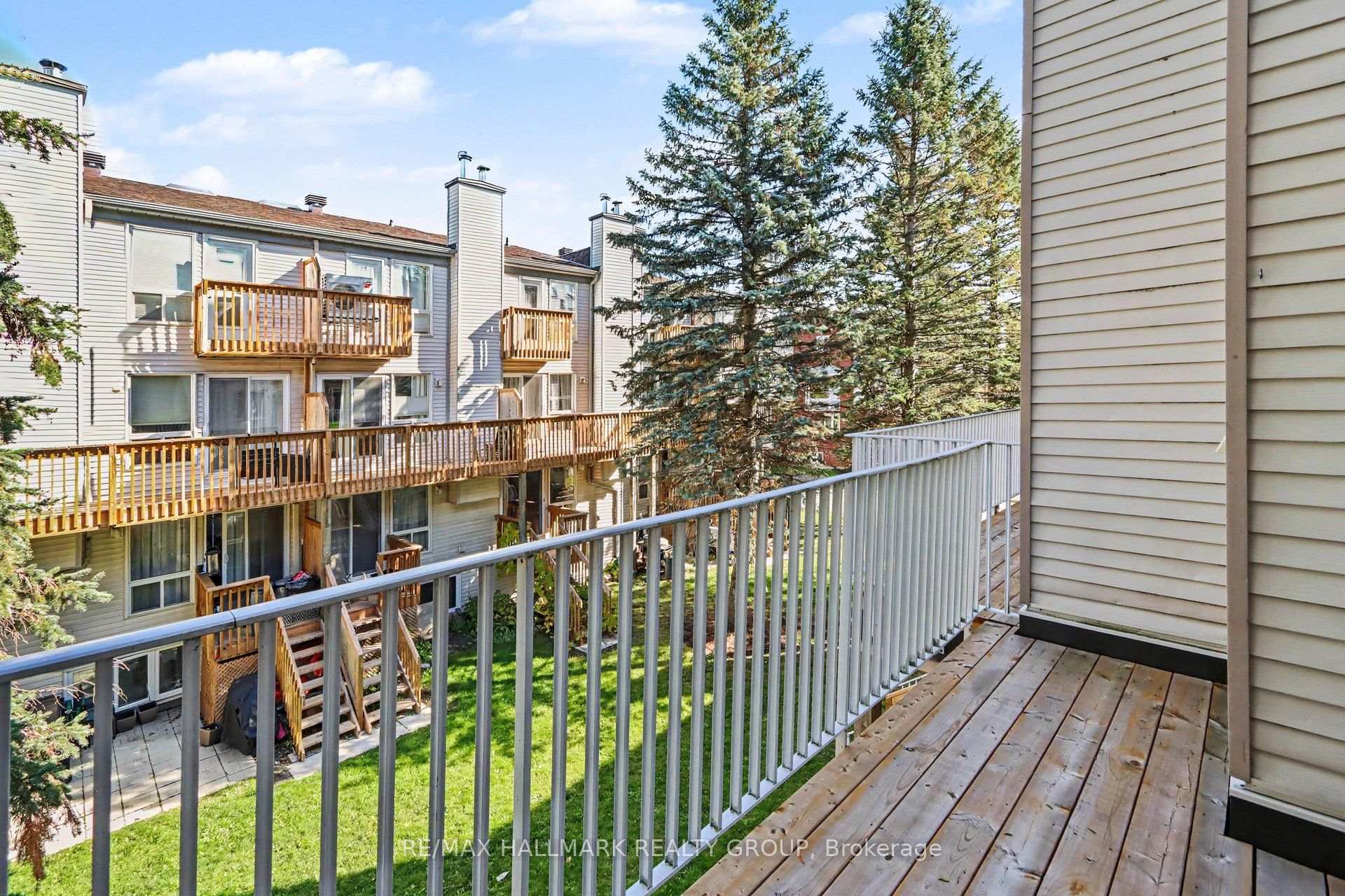 Photo 10 of 109 Briston Private, Ottawa, Hunt Club Park — HOMEH