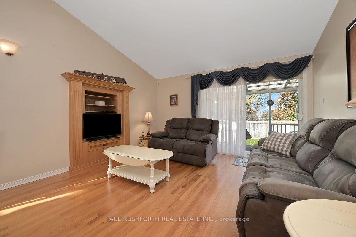 Photo 5 of 40 Roberge Crescent, Ottawa, Kanata - Katimavik — HOMEH