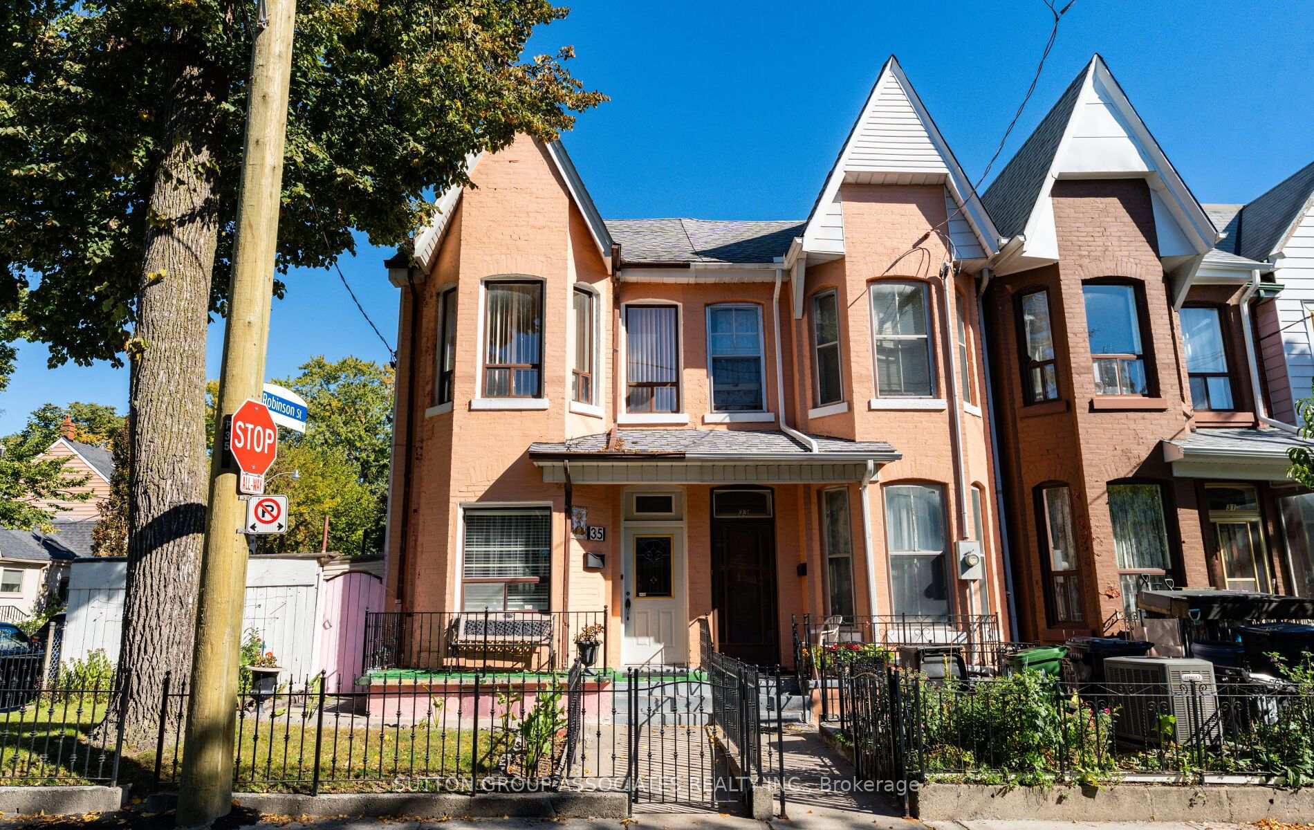 Front of Unit 2nd Floor, 35 Bellwoods Avenue