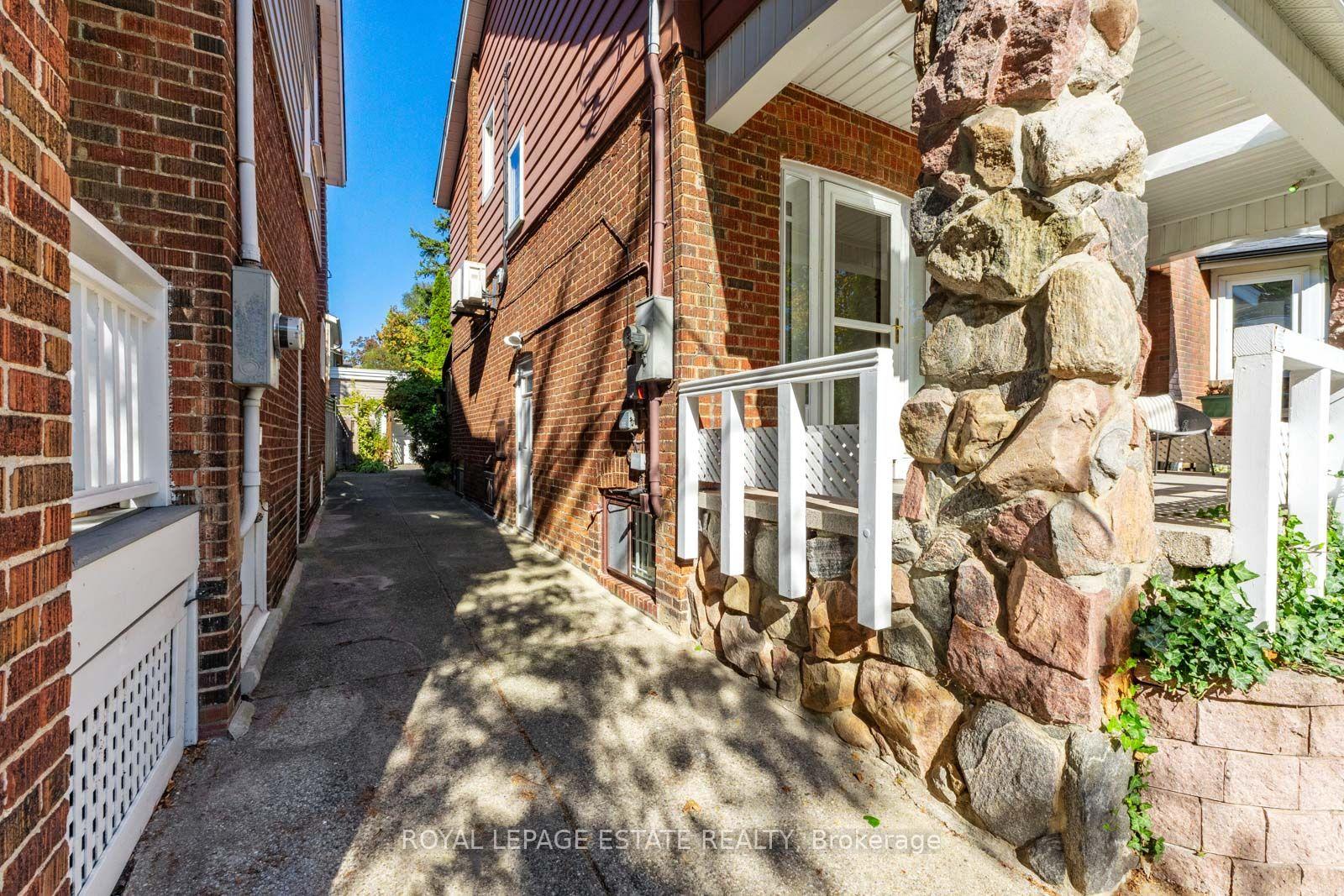 Photo 11 of 34 Bracken Avenue, Toronto, The Beaches — HOMEH