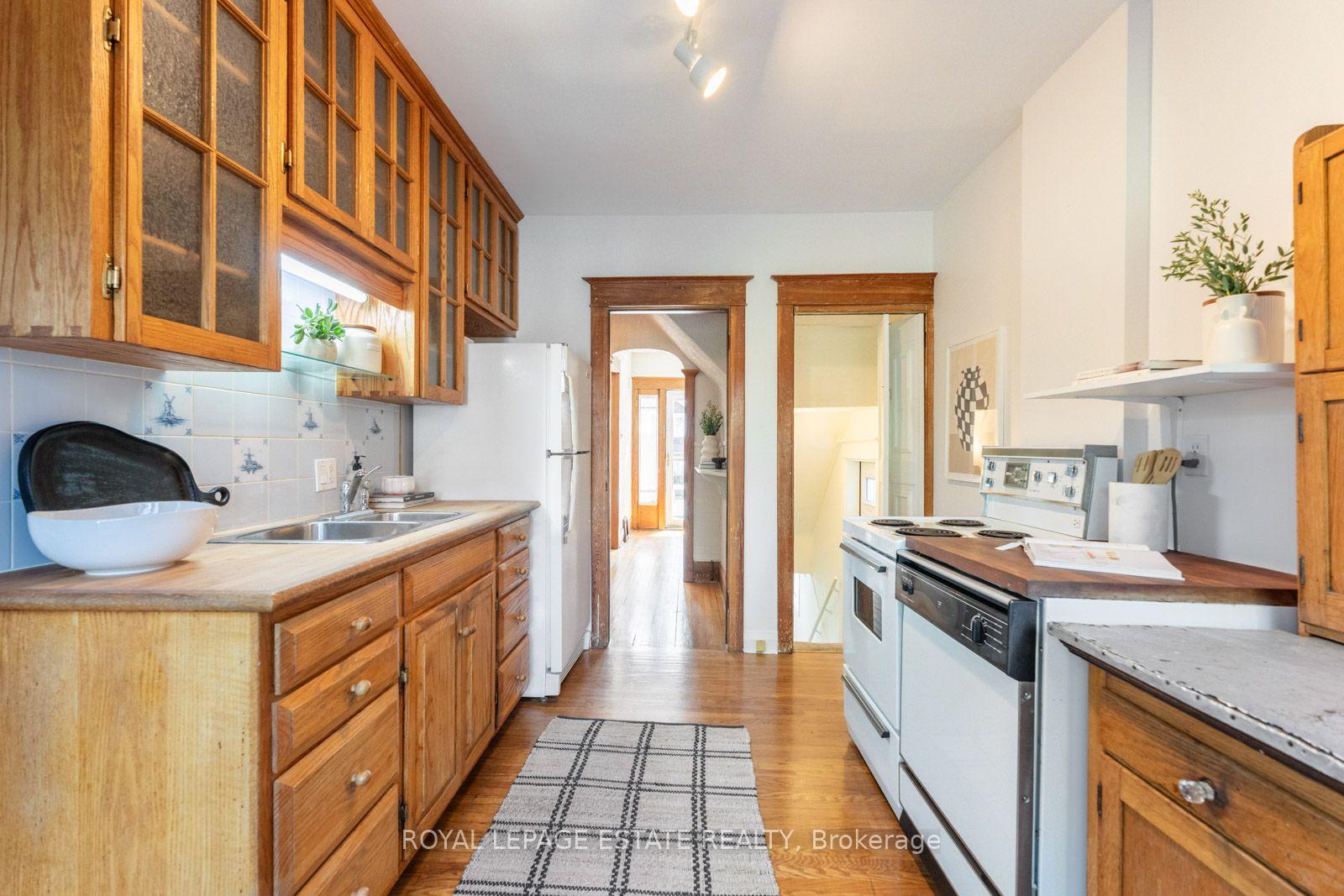 Photo 28 of 34 Bracken Avenue, Toronto, The Beaches — HOMEH