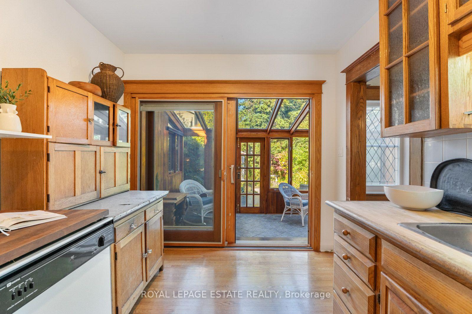 Photo 32 of 34 Bracken Avenue, Toronto, The Beaches — HOMEH