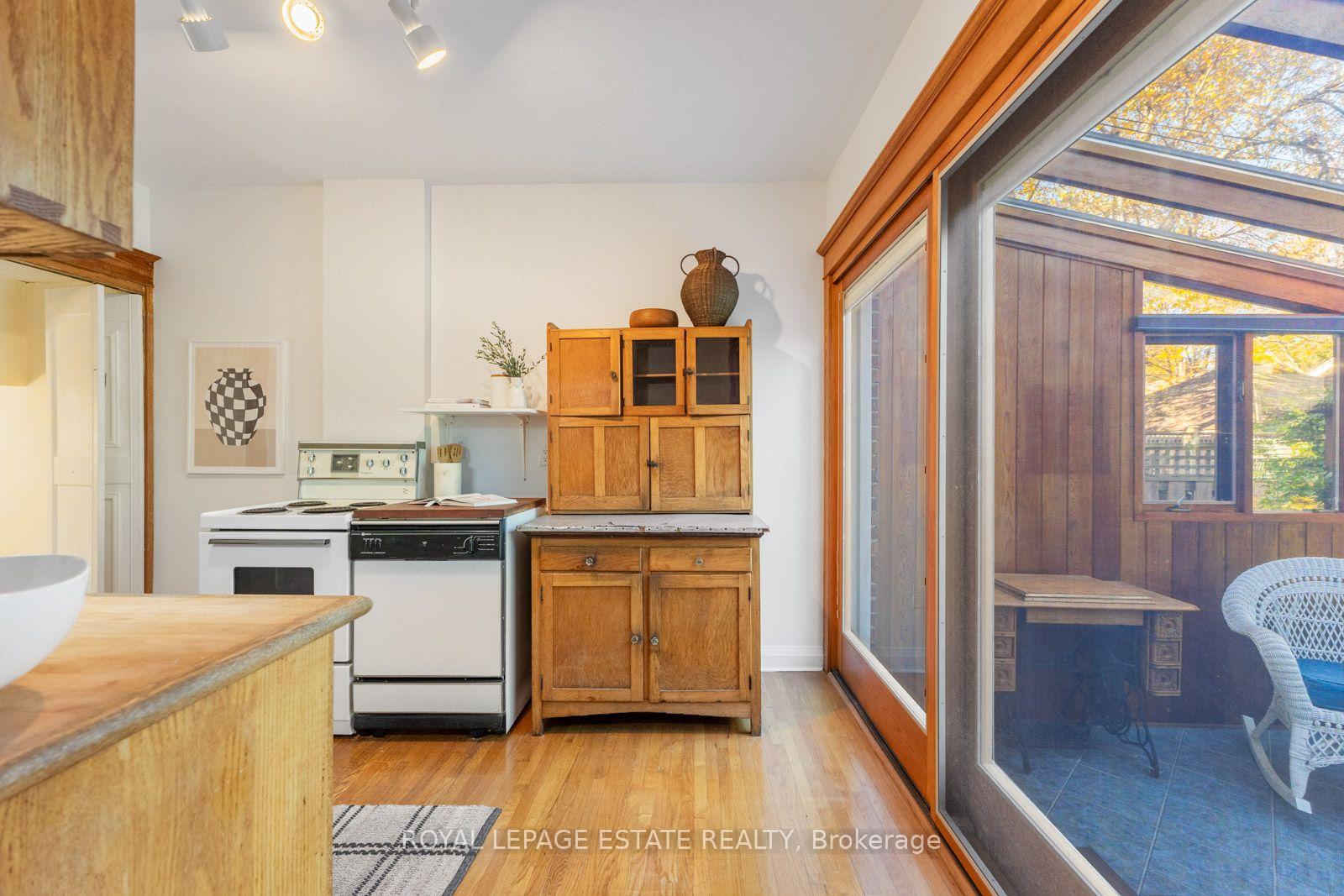 Photo 33 of 34 Bracken Avenue, Toronto, The Beaches — HOMEH