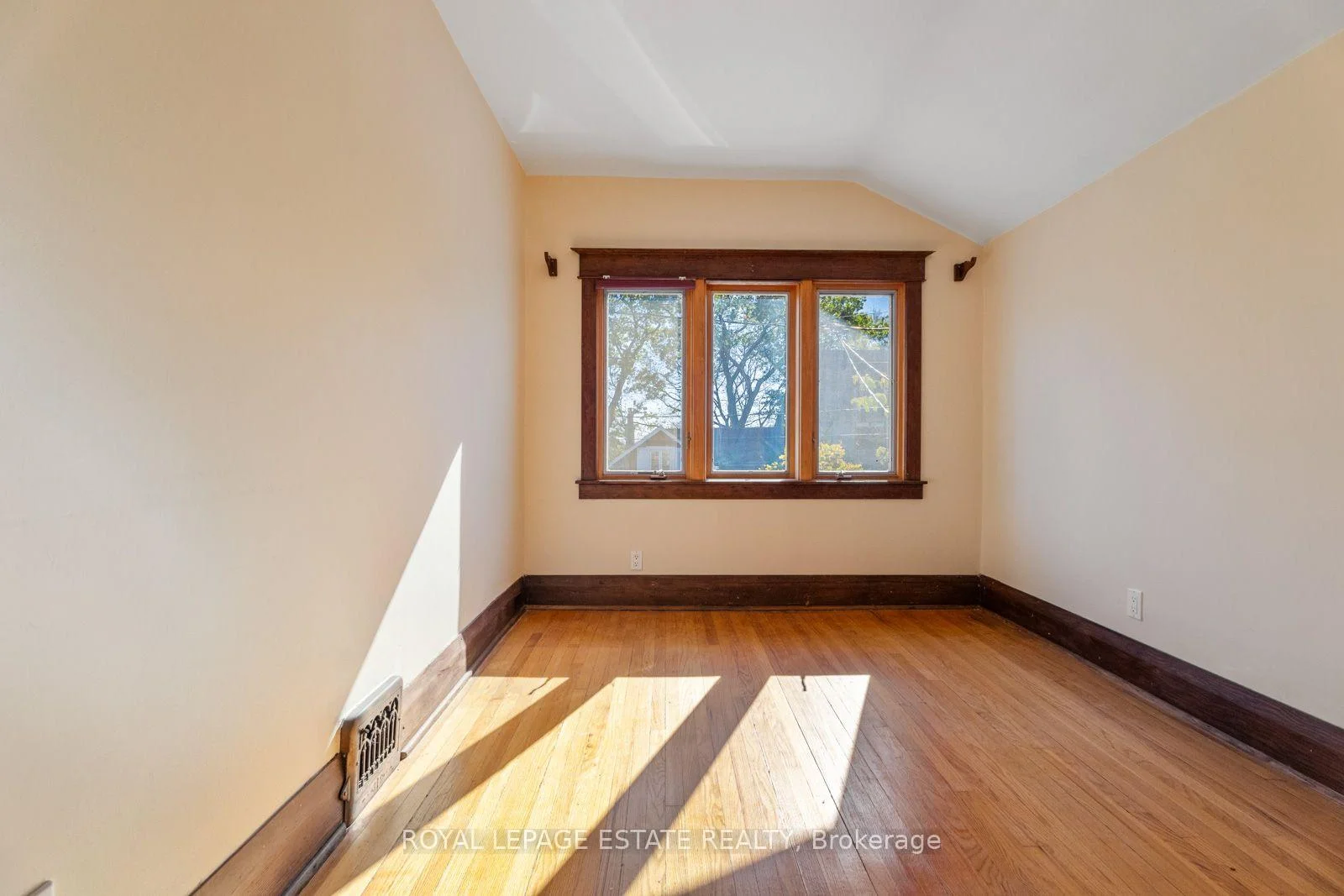 Photo 82 of 34 Bracken Avenue, Toronto, The Beaches — HOMEH